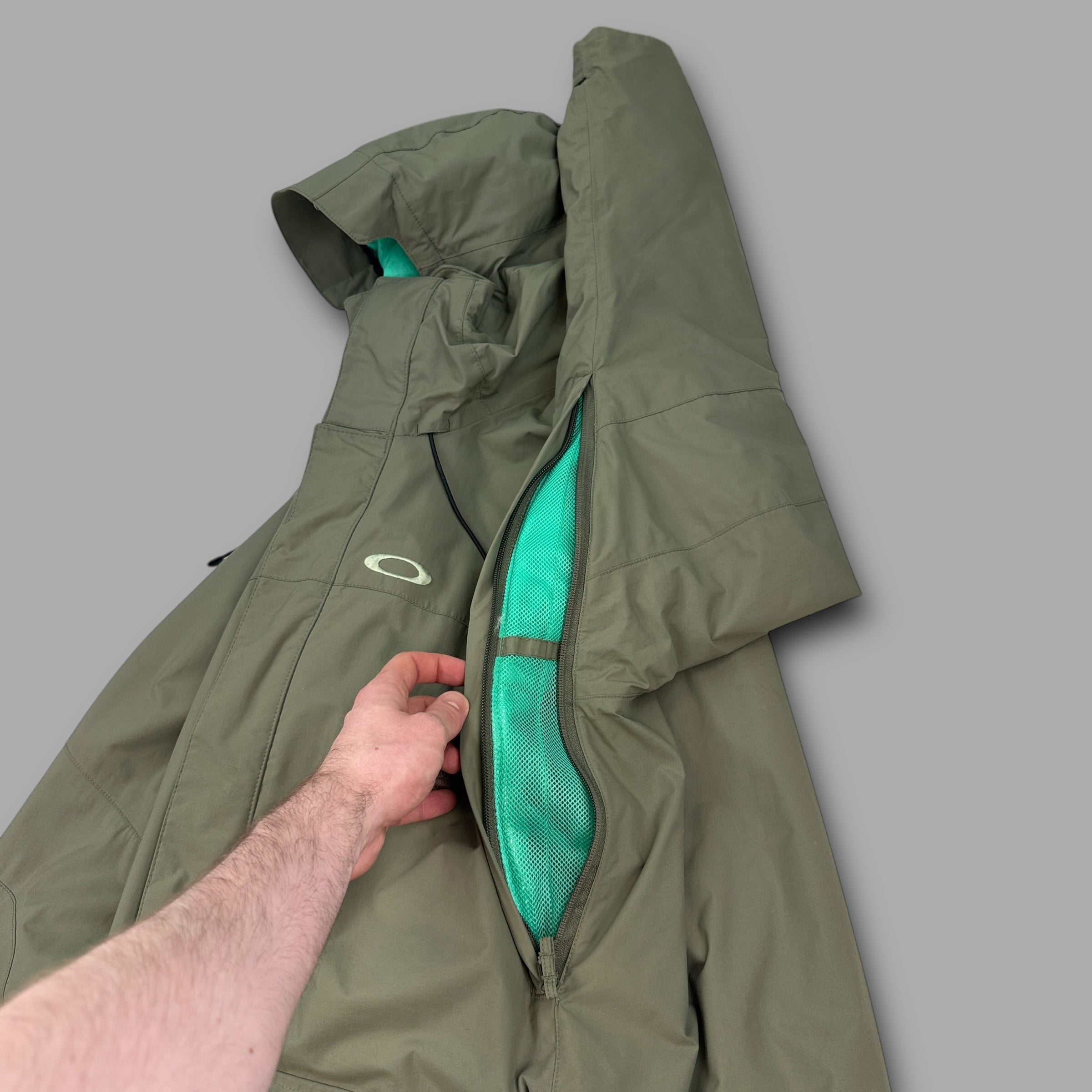 Oakley 2013 technical dual pocket vented snowboard jacket (S)