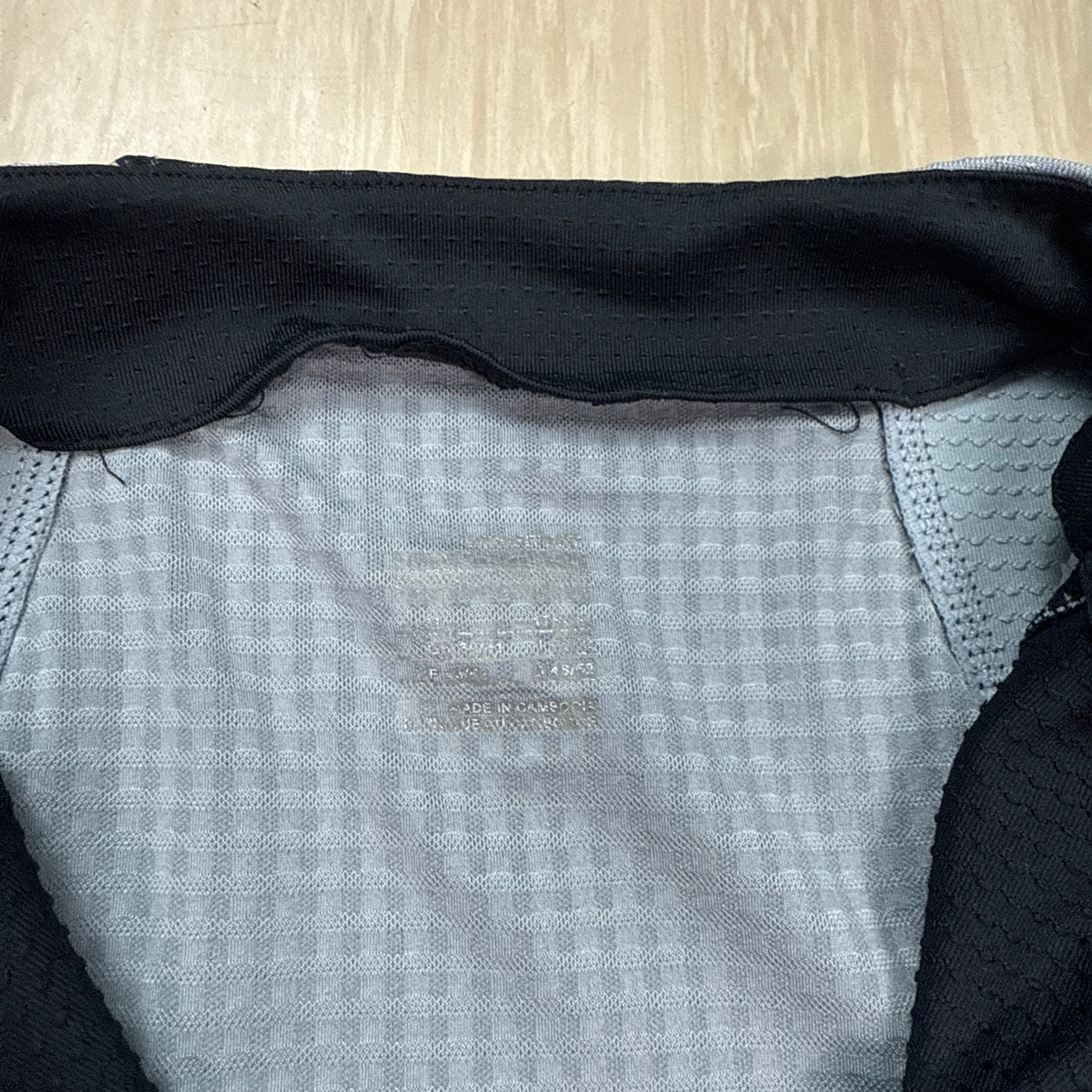 Nike 2000's technical panelled dri-fit active tee (L)