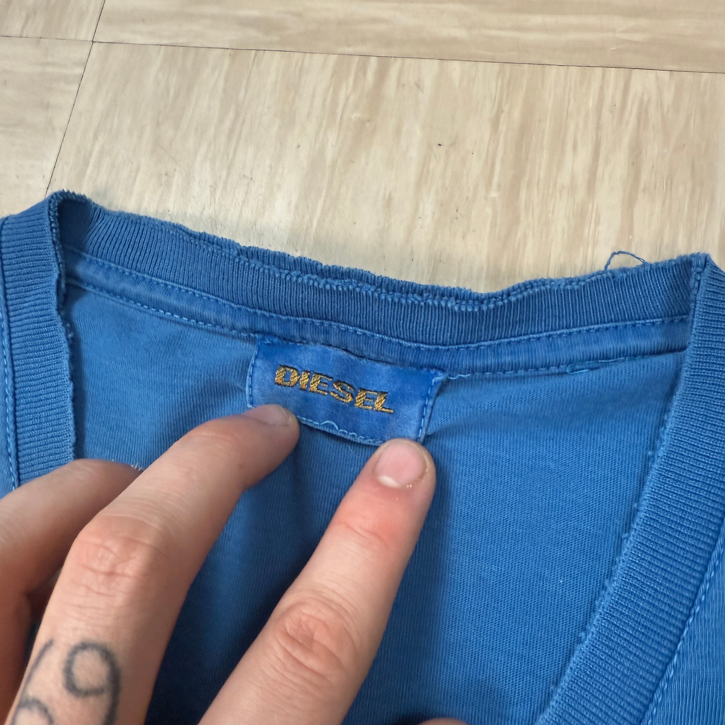 Diesel 2000's washed embroidered v-neck tee (S)