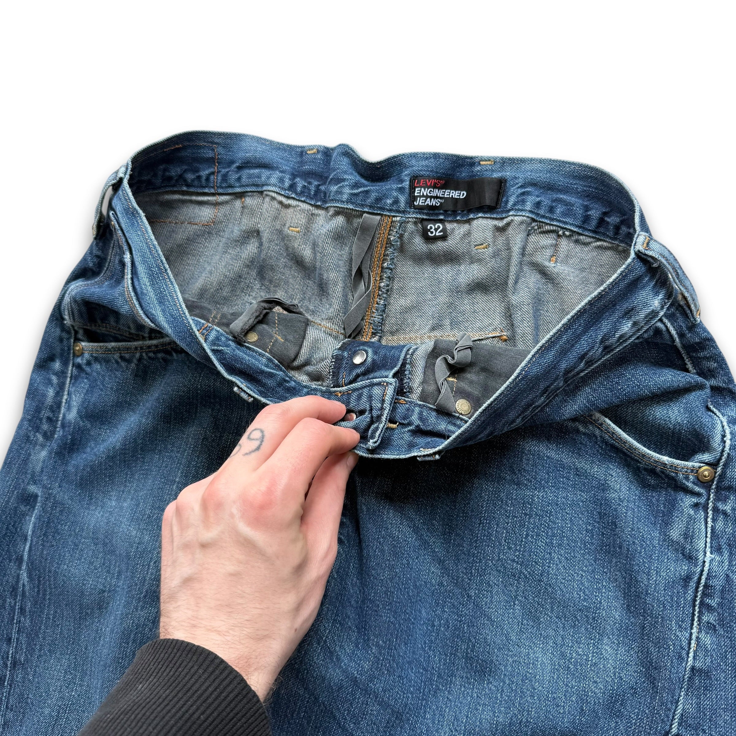 Levi's 2000's engineered twisted baggy bootcut denim jeans (M)