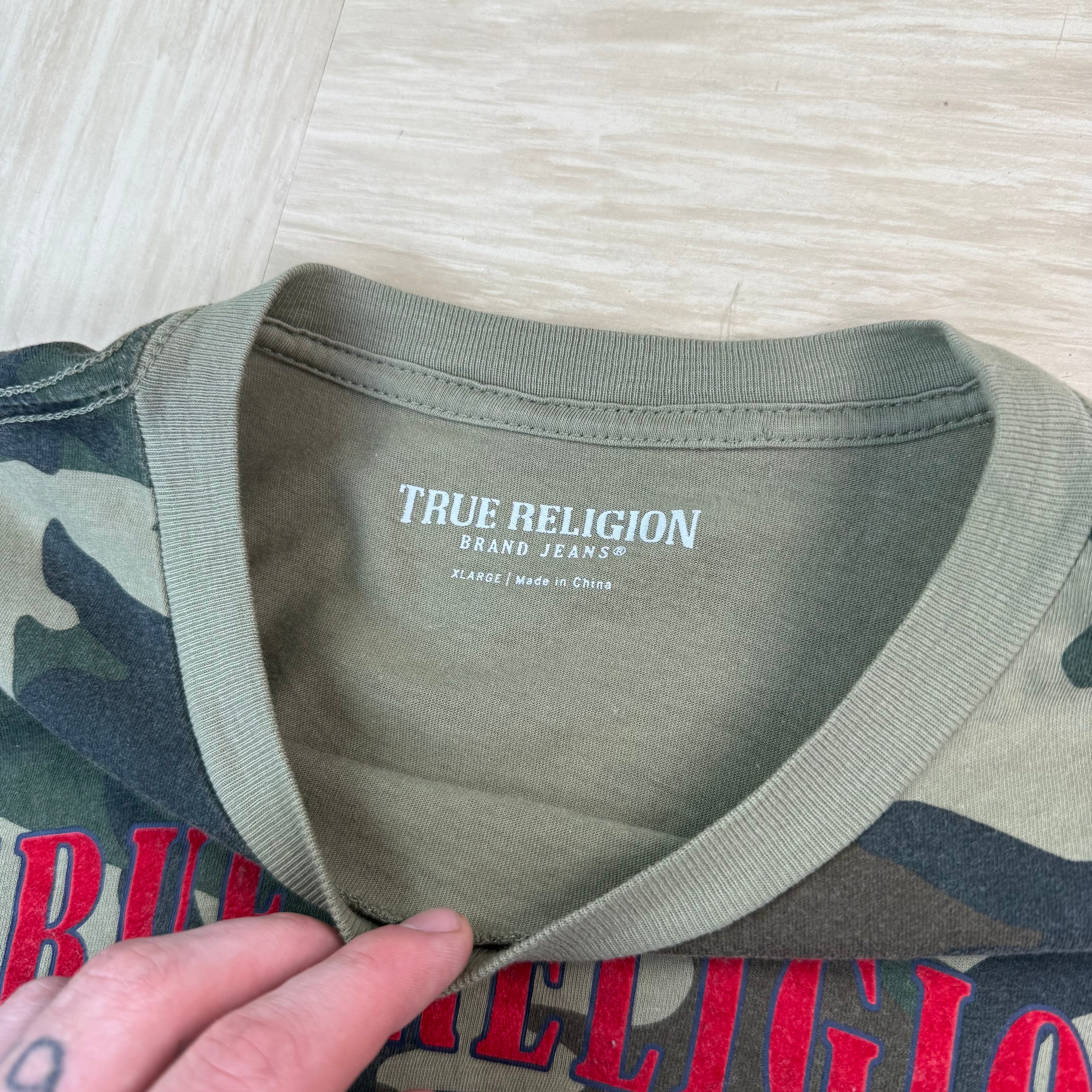 True religion 2000's graphic cropped camo tee (S)