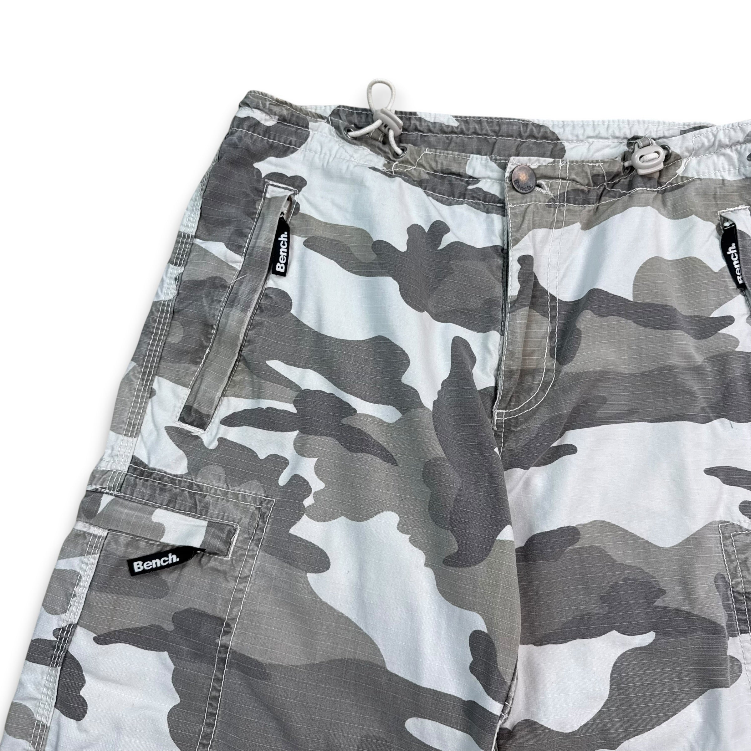 Bench 2000's light camo cargo shorts (S)
