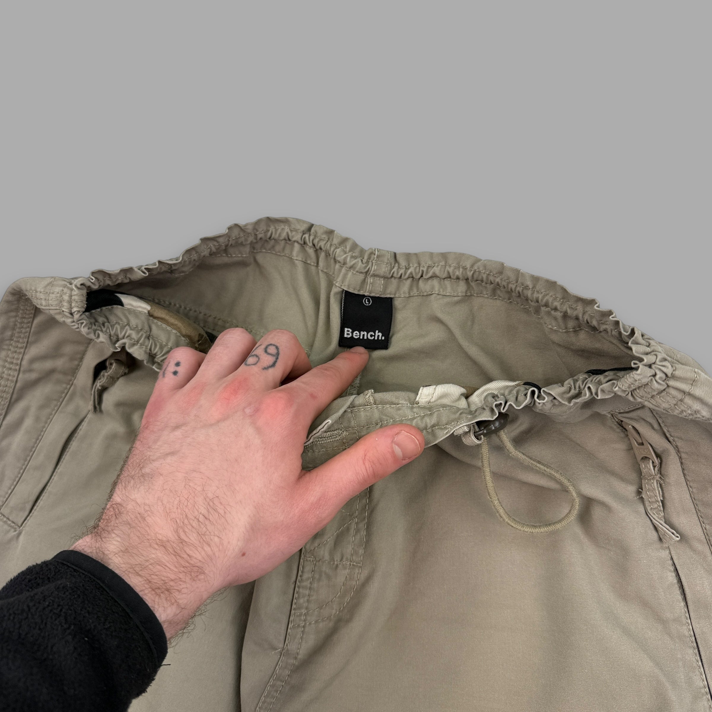 Bench 2000's technical baggy wide leg parachute bottoms (L)