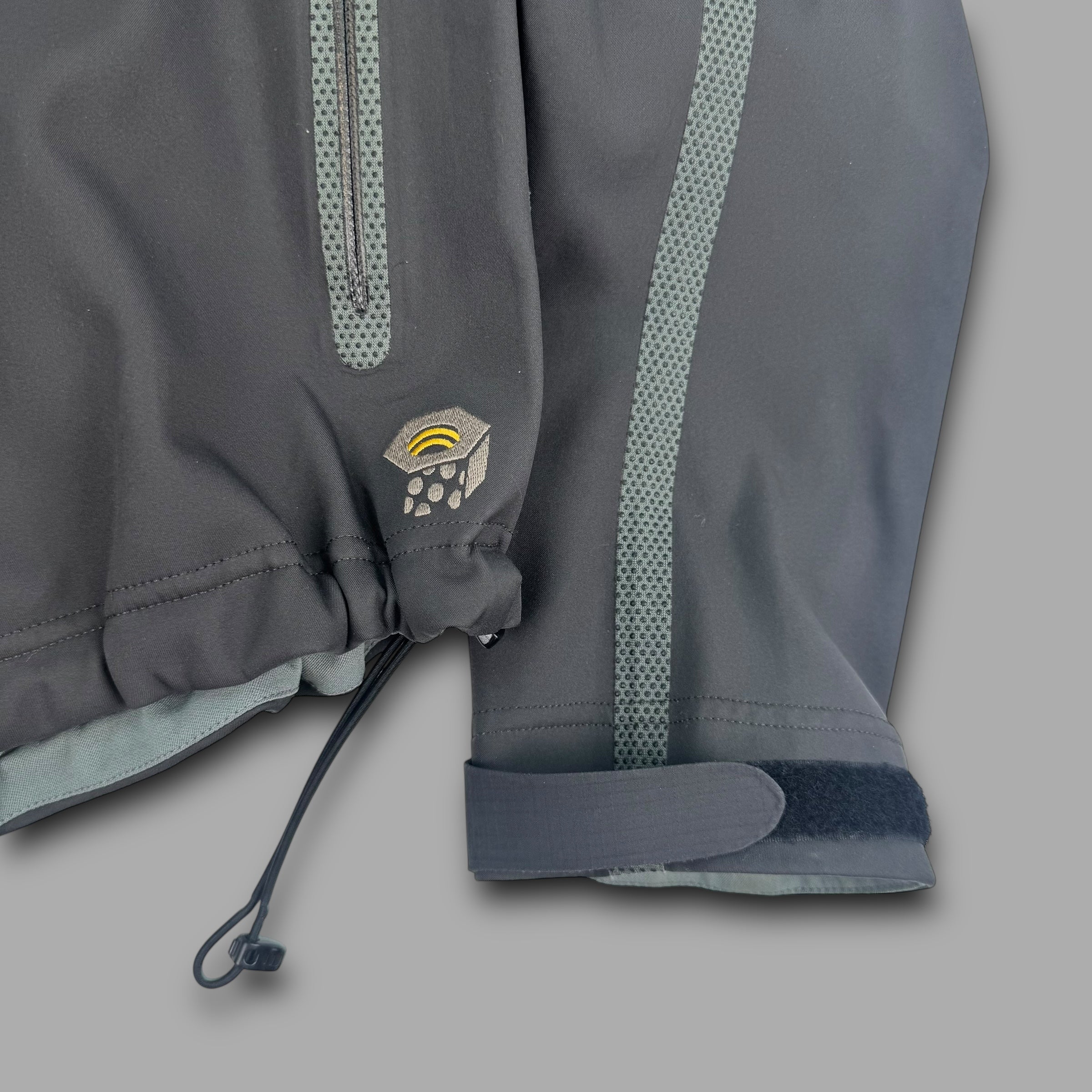 Mountain hardwear 2000's conduit taped seams nylon softshell jacket (S)