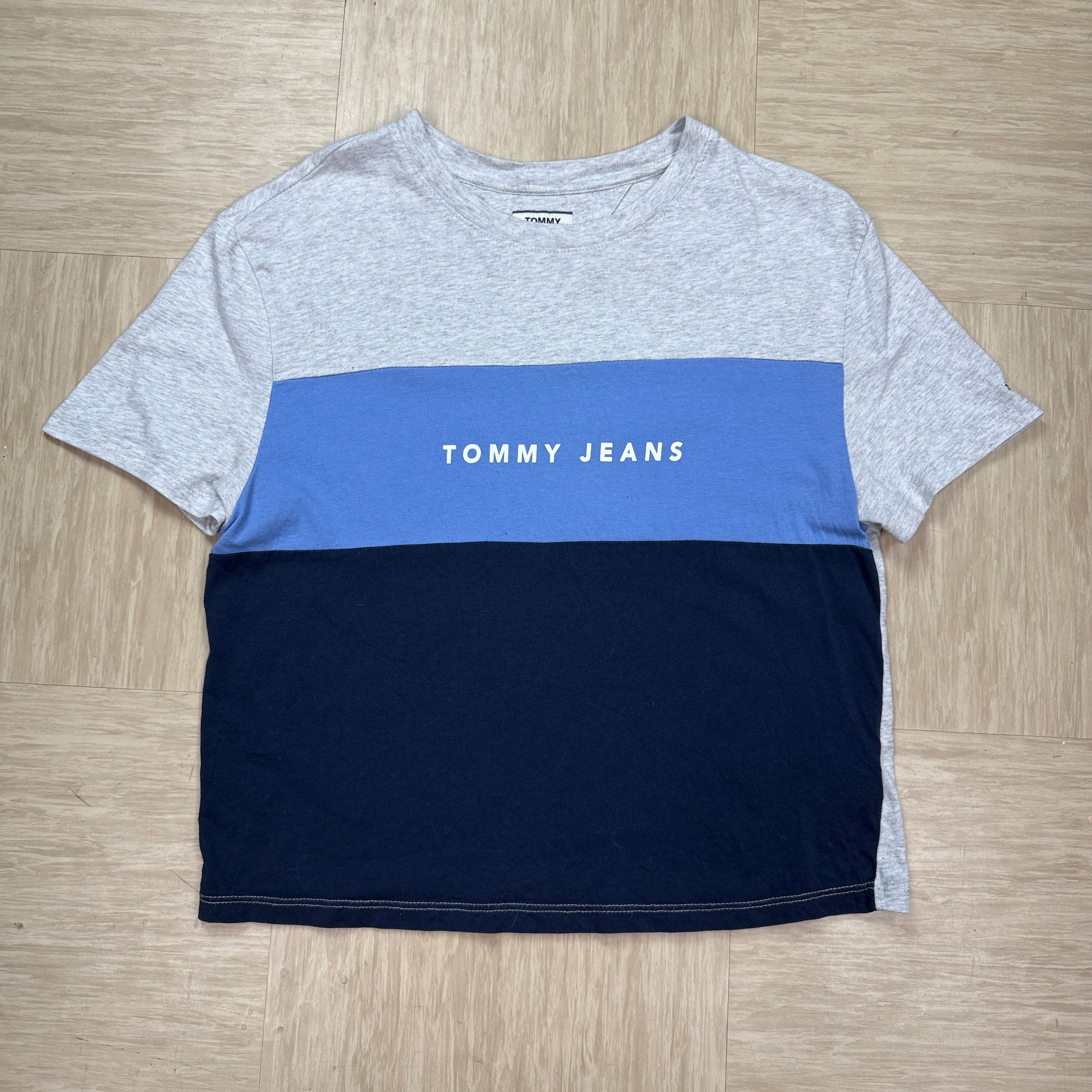 Tommy Hilfiger 2000's cropped spellout tee (S)