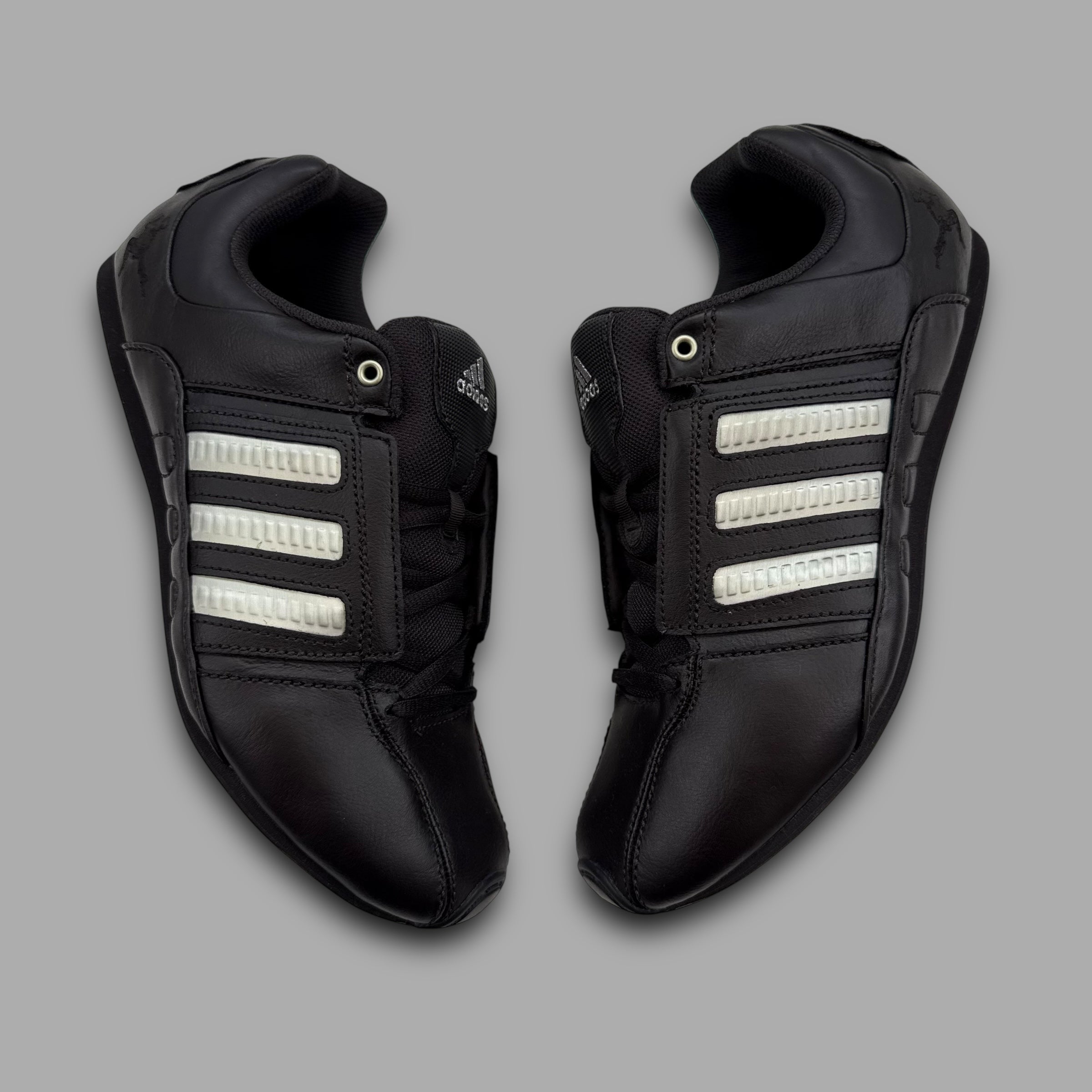 Adidas 2009 panelled martial arts shoe (UK8)