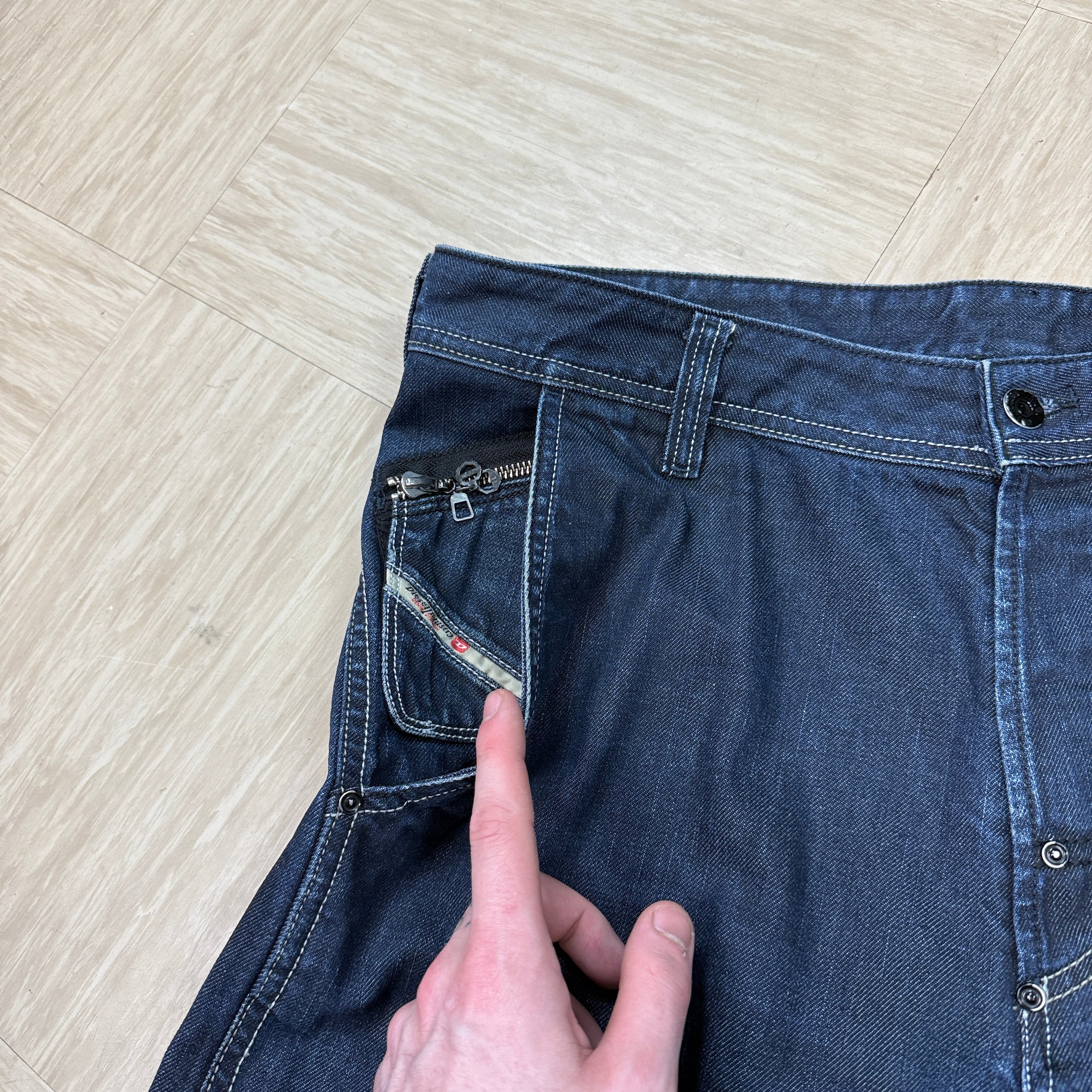 Diesel pheyo 2000's relaxed bootcut dark denim contrast stitch jeans (M-L)