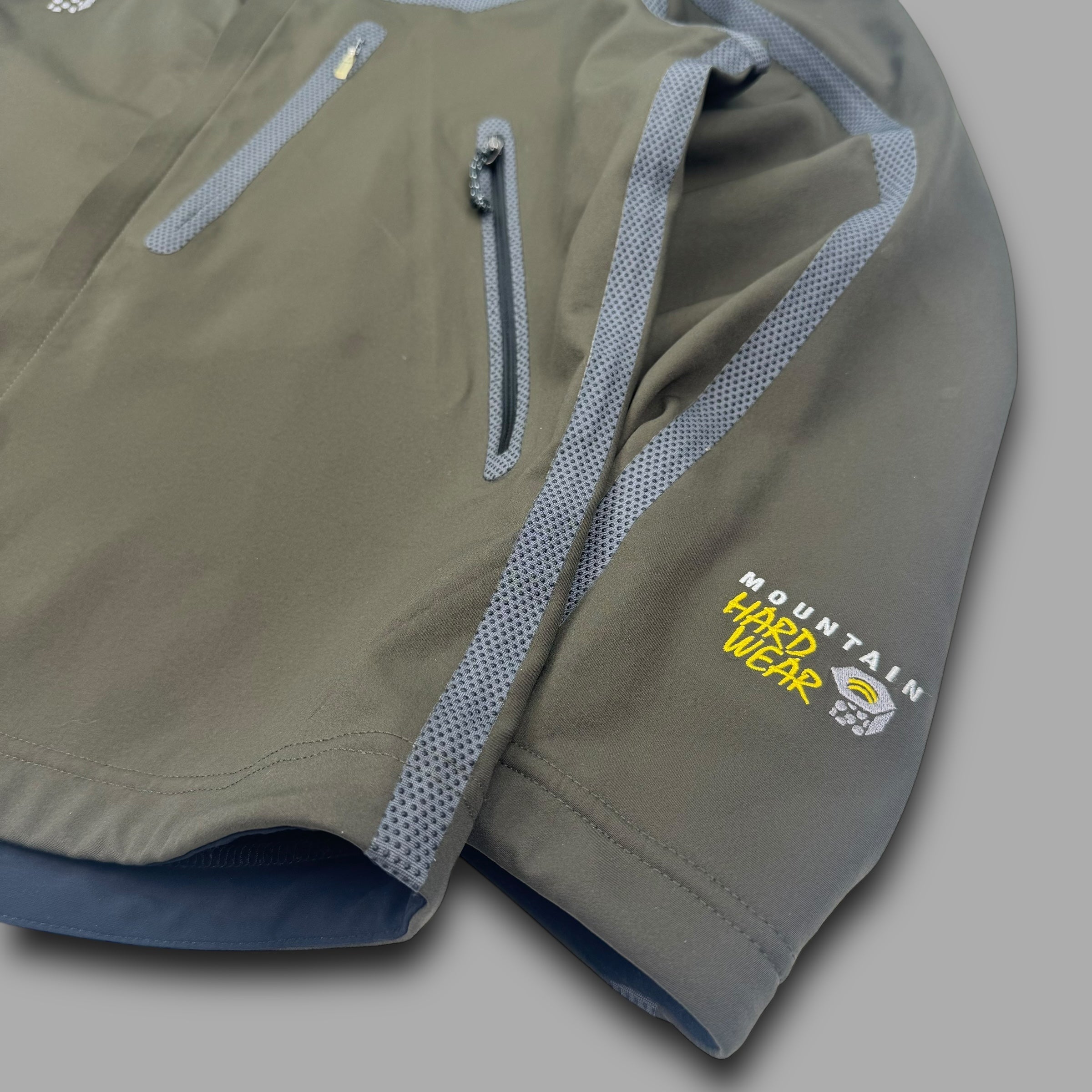 Mountain hardwear 2000’s technical taped seams conduit softshell jacket (S)