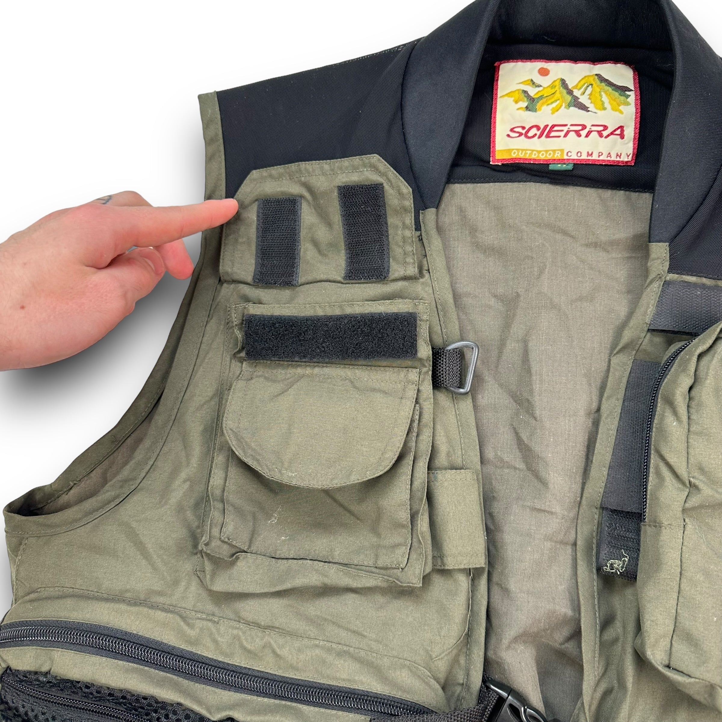 Scierra 2000's technical multi-pocket fishing vest (M)