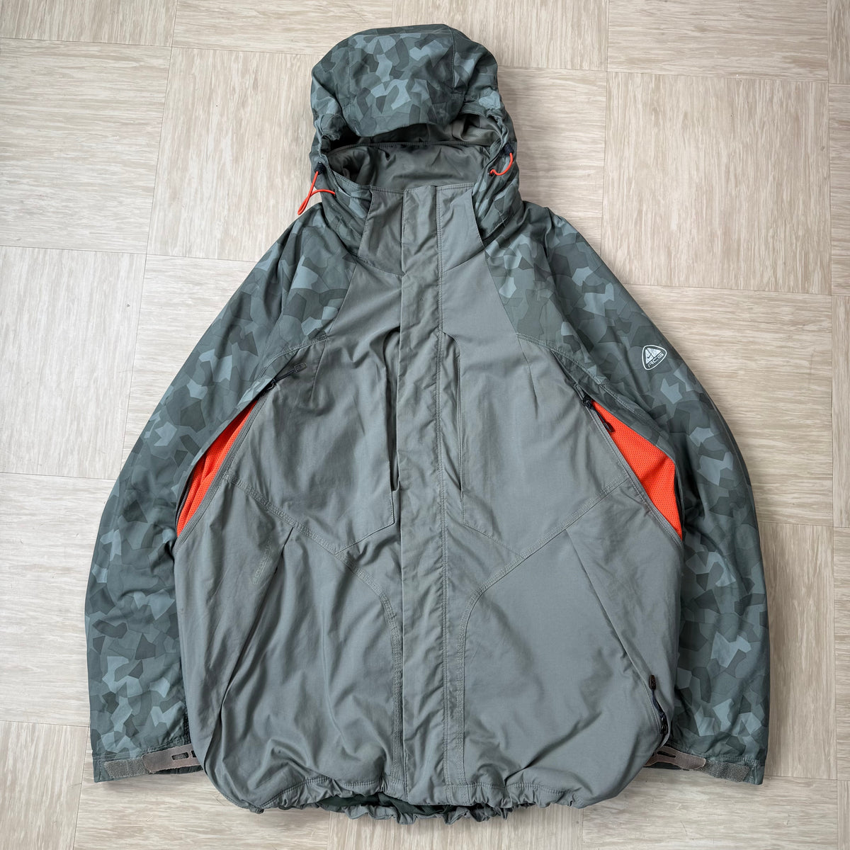 Nike ACG 2000's technical multi-pocket softshell jacket (L)