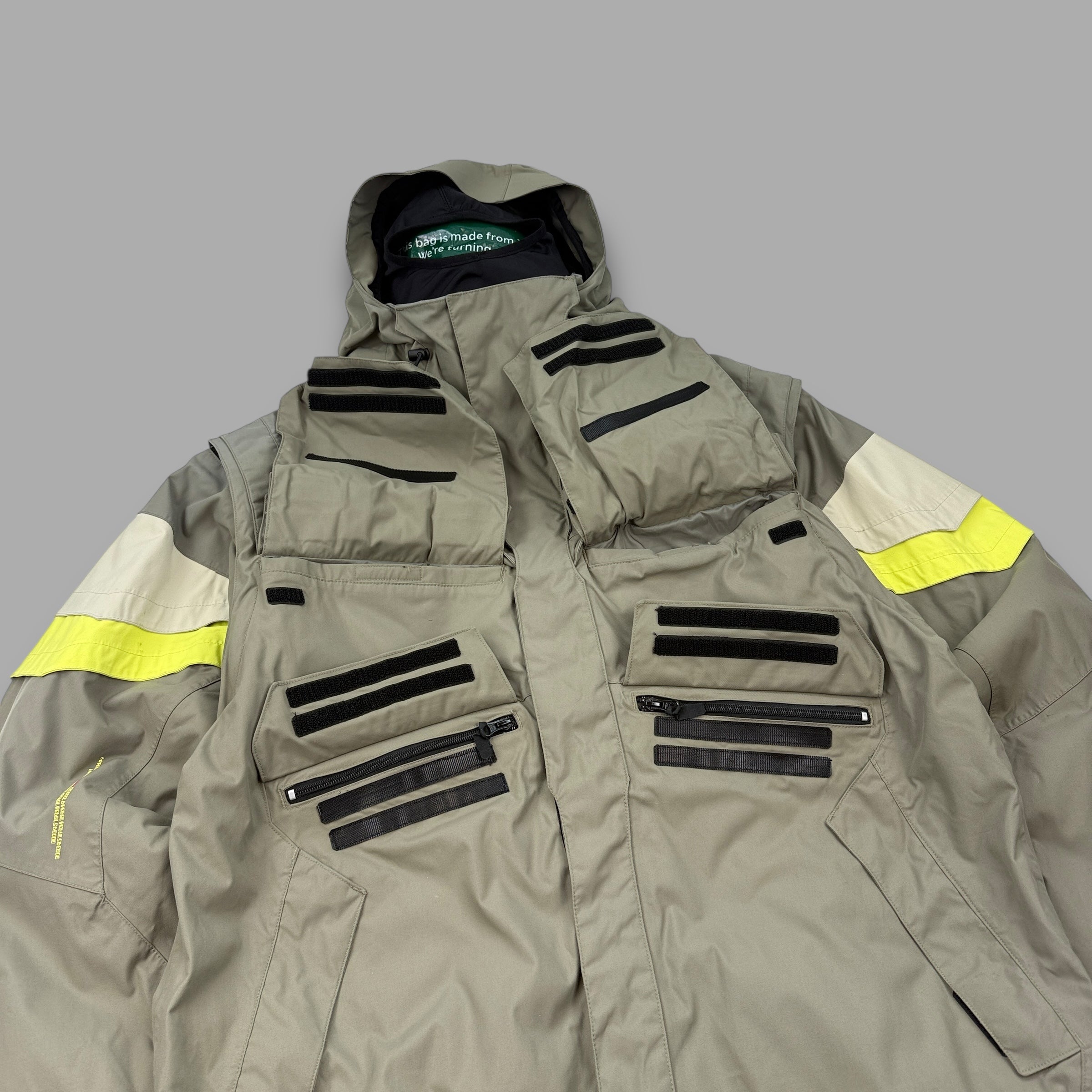 Quiksilver endurance series 2000's technical multi-pocket panelled ski jacket (L)