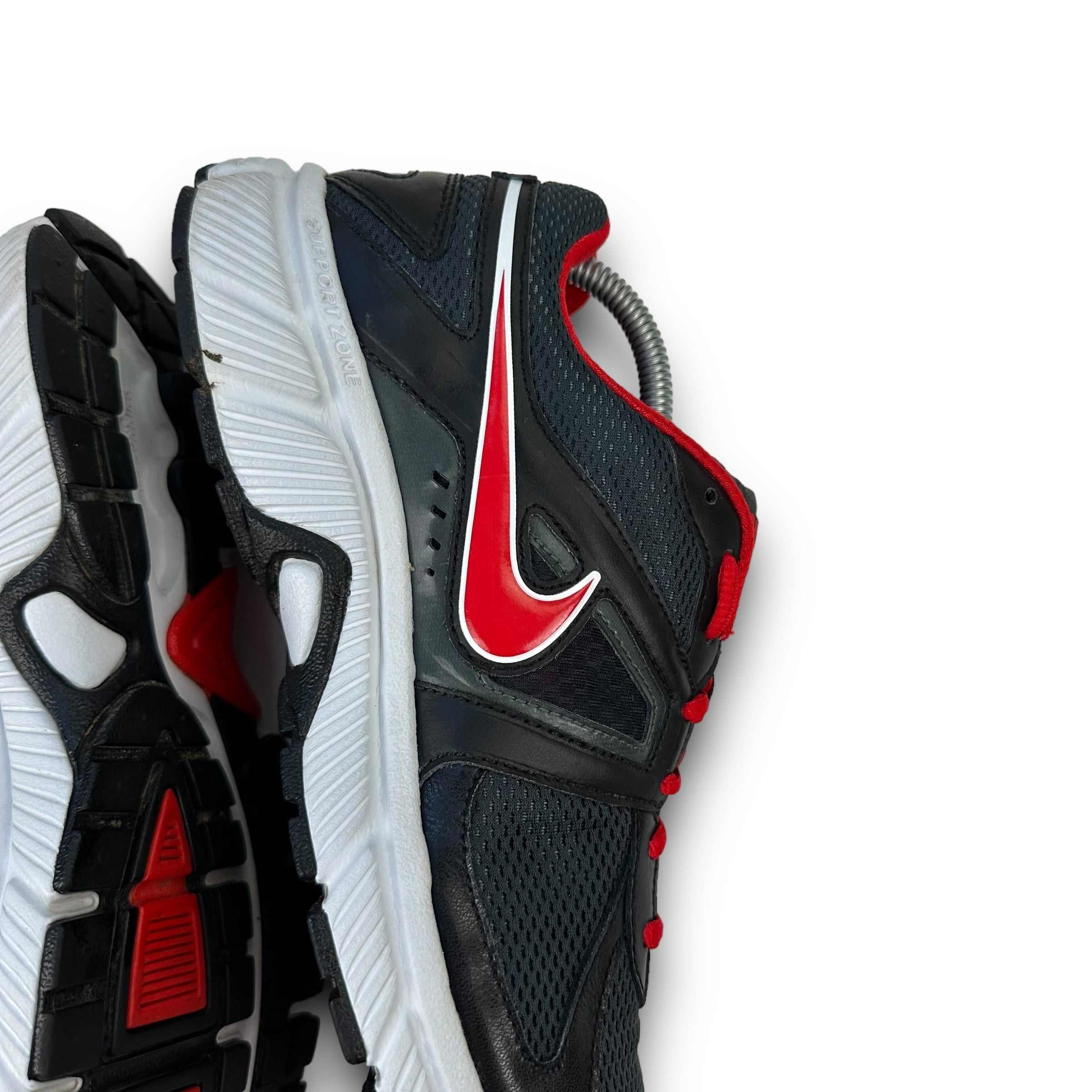 Nike dart 9 'black and red' 2011 (UK8.5)