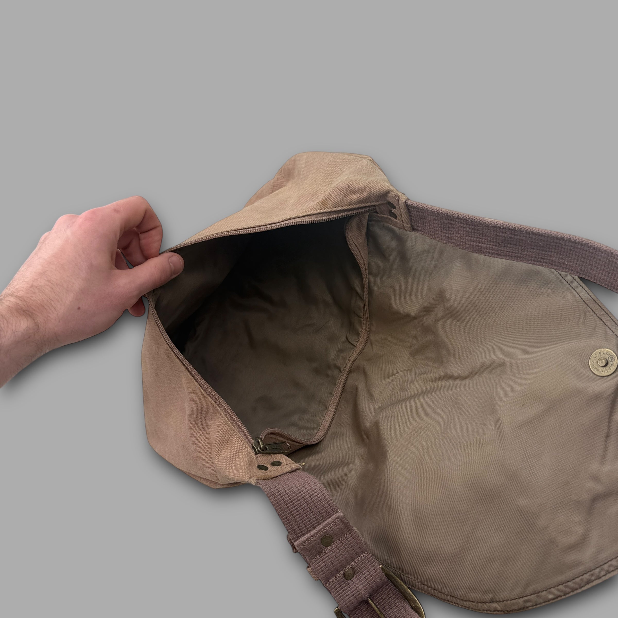 Billabong 2000's technical asymmetrical spellout shoulder bag (OS)