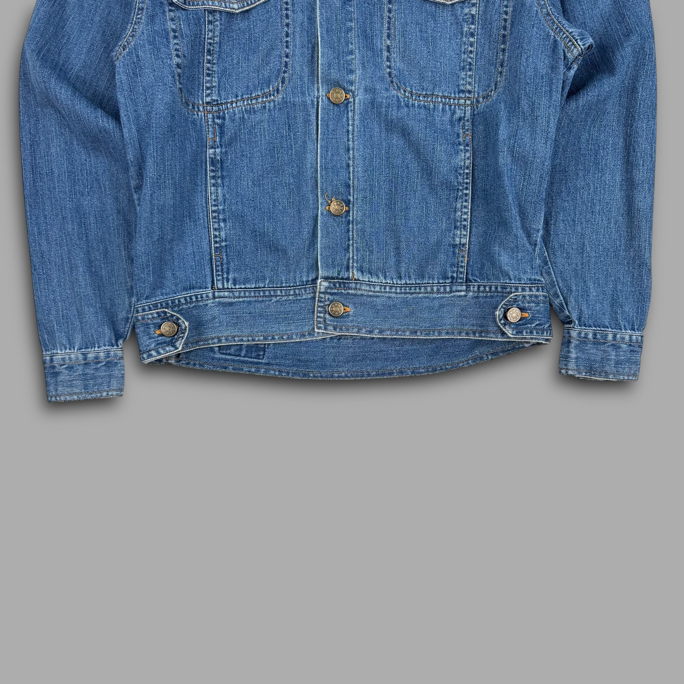 Cerisi Vintage 1980's blue jeans spirit denim shirt jacket with embroidered detailing on the back (S) wms