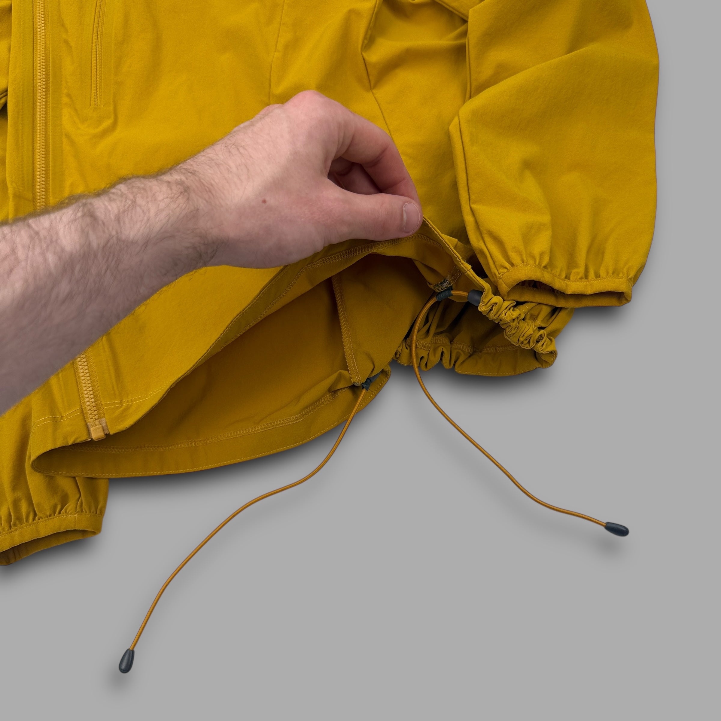 Rab 2000's technical softshell dual-pocket windbreaker (M)