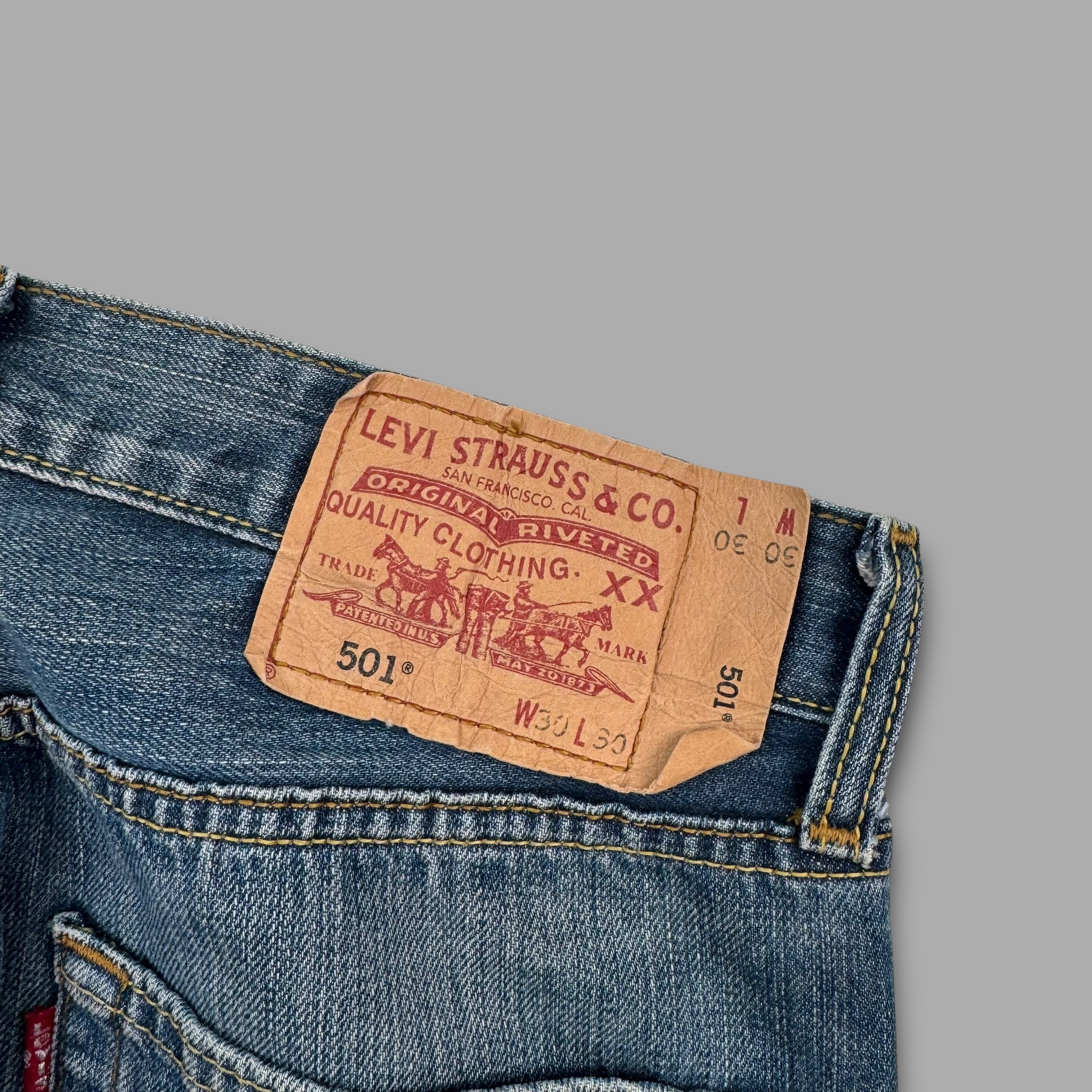 Levi 501 relaxed straight fit denim jeans (S)