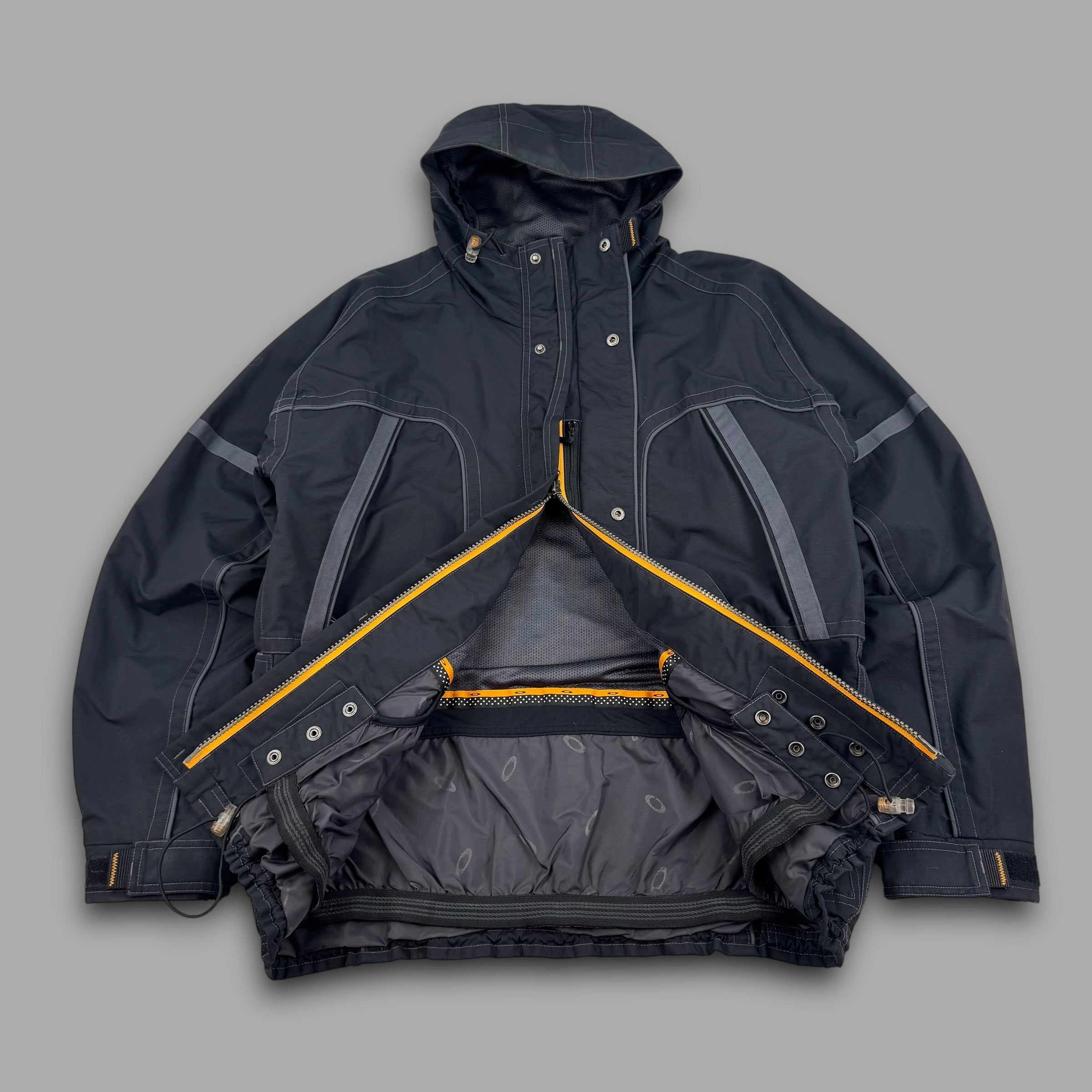 Oakley software 2000's technical panelled multi pocket softshell ski jacket (S-M)