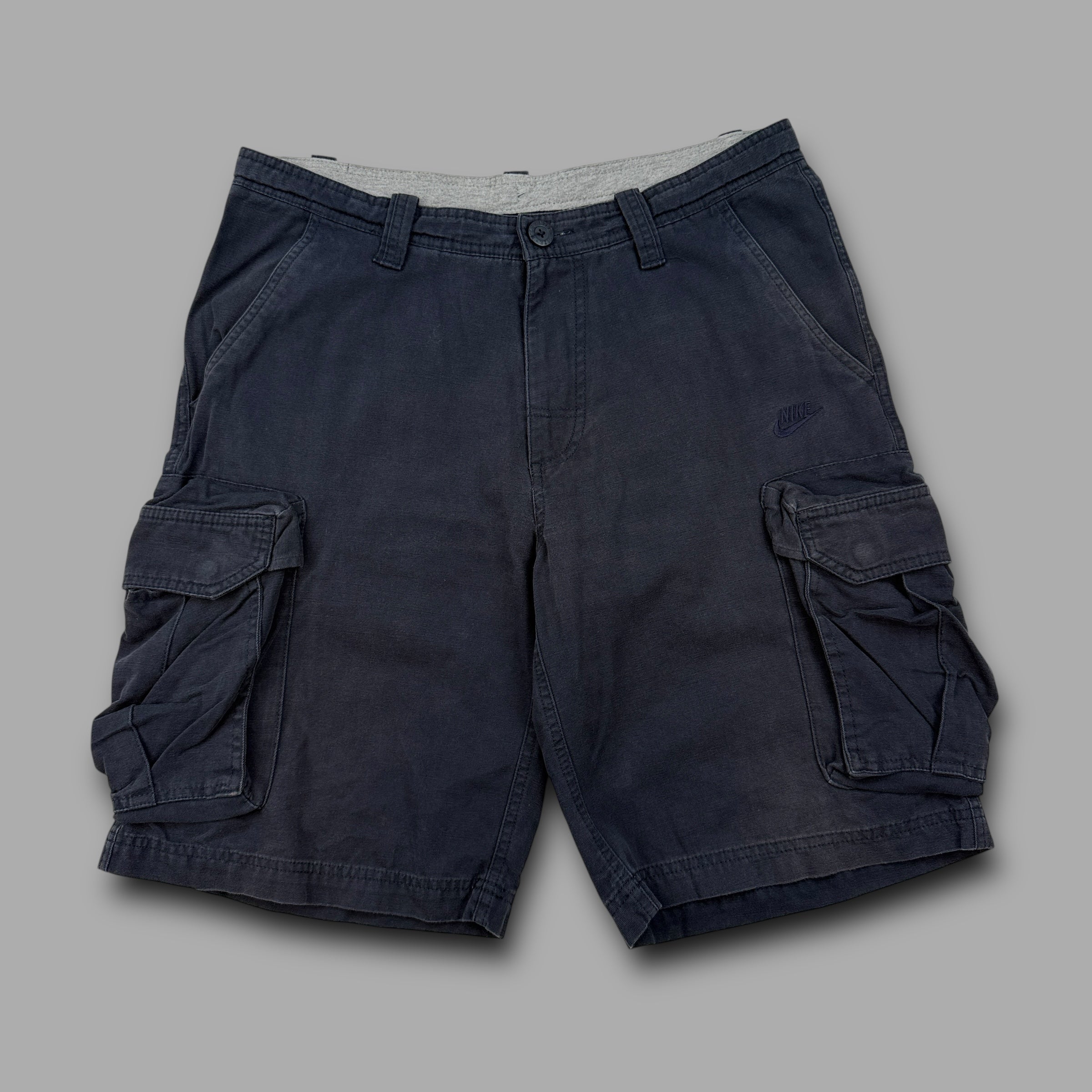 Nike 2000's technical dual pocket cargo shorts (M)