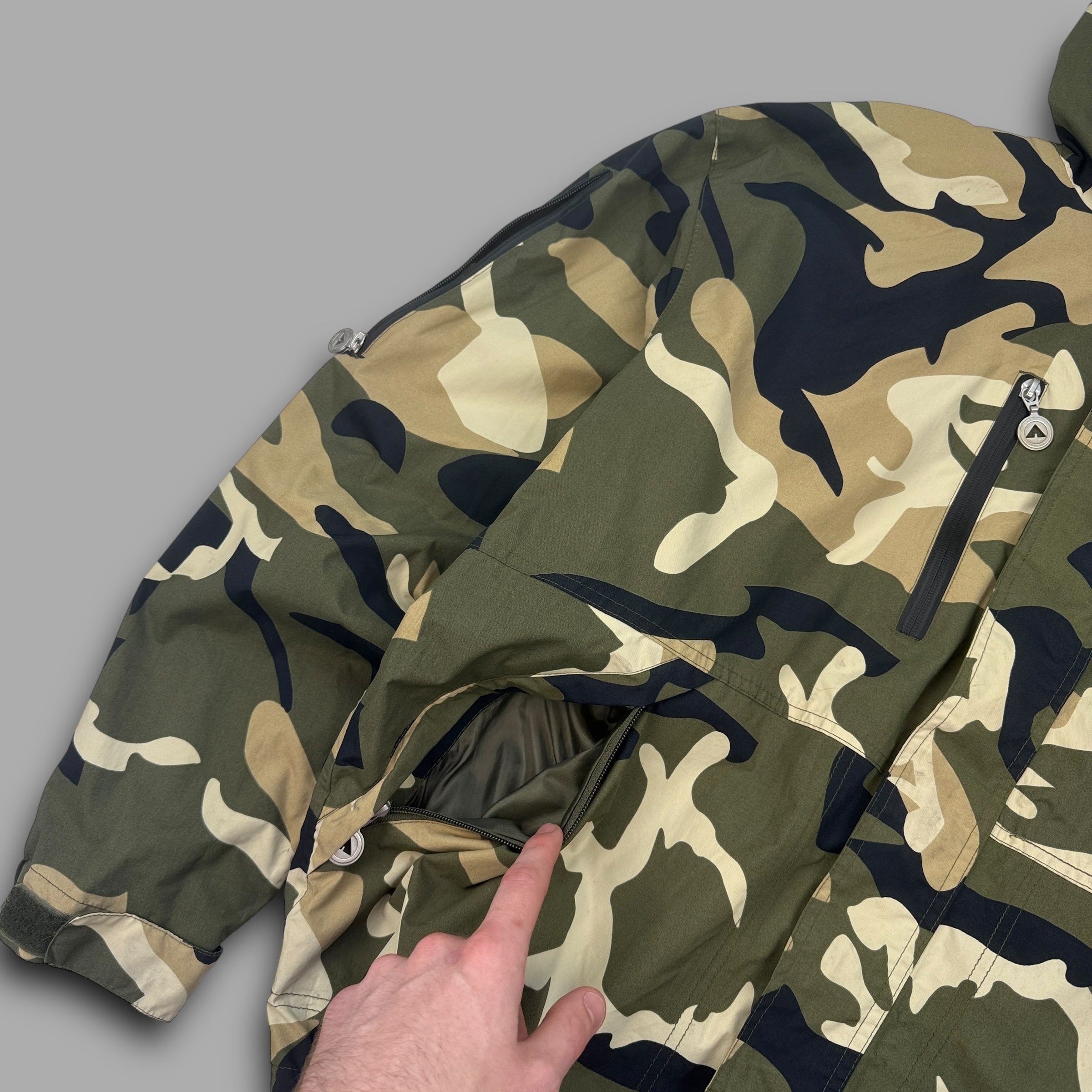 Airwalk 2000's technical camo goggle ski jacket (L)