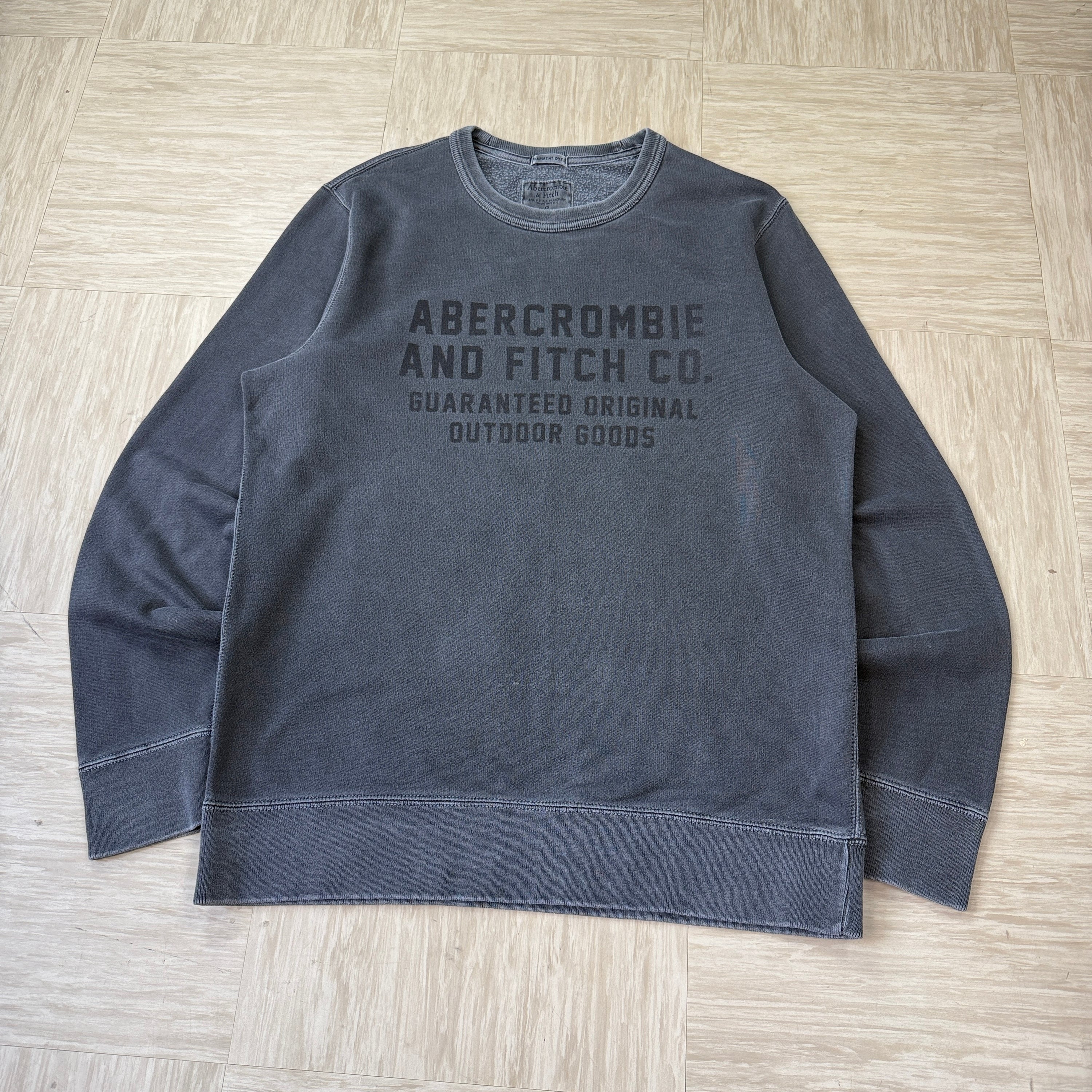 Abercrombie and fitch 2000's garment dyed pullover sweatshirt (XS)