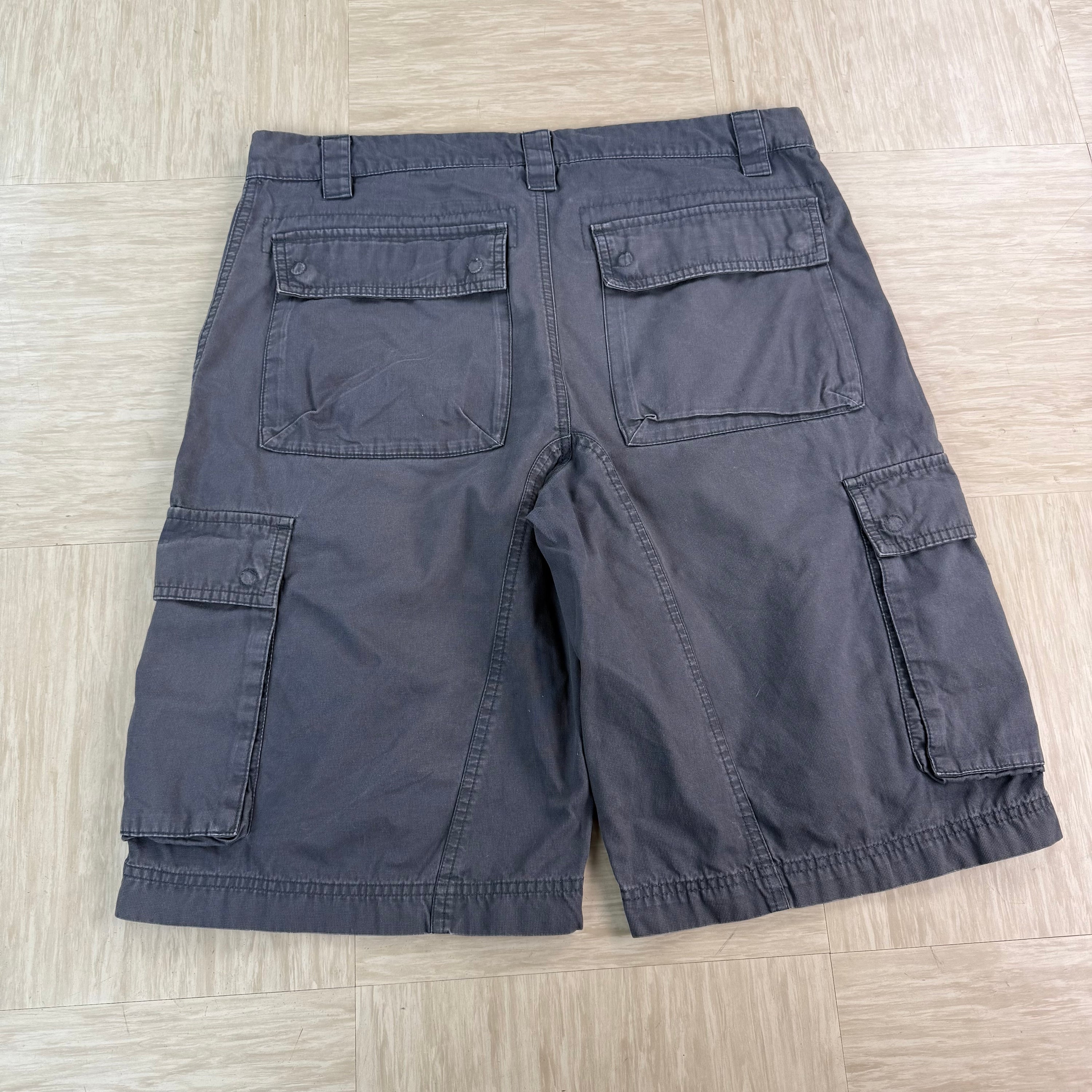 Nike 2000's baggy wide leg cargo shorts (M)