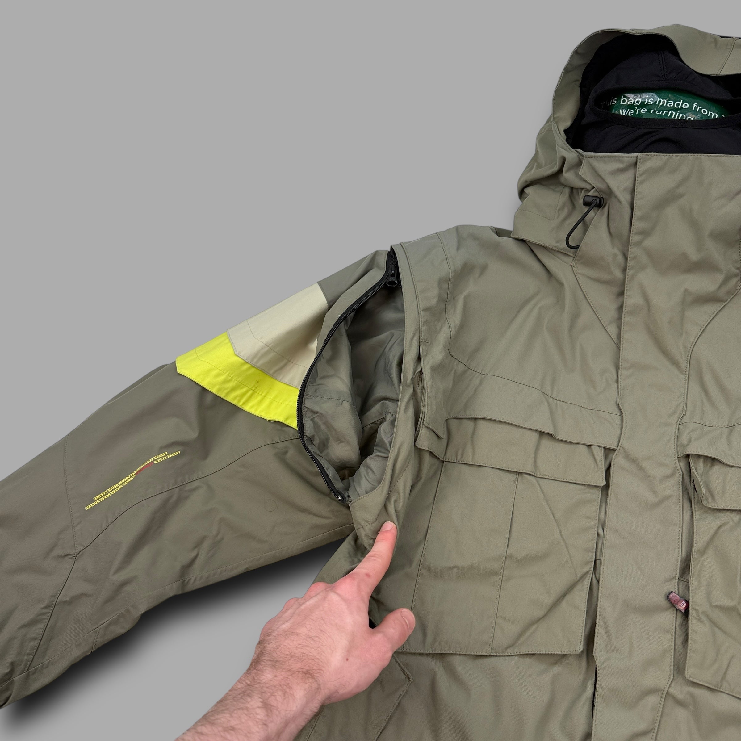Quiksilver endurance series 2000's technical multi-pocket panelled ski jacket (L)