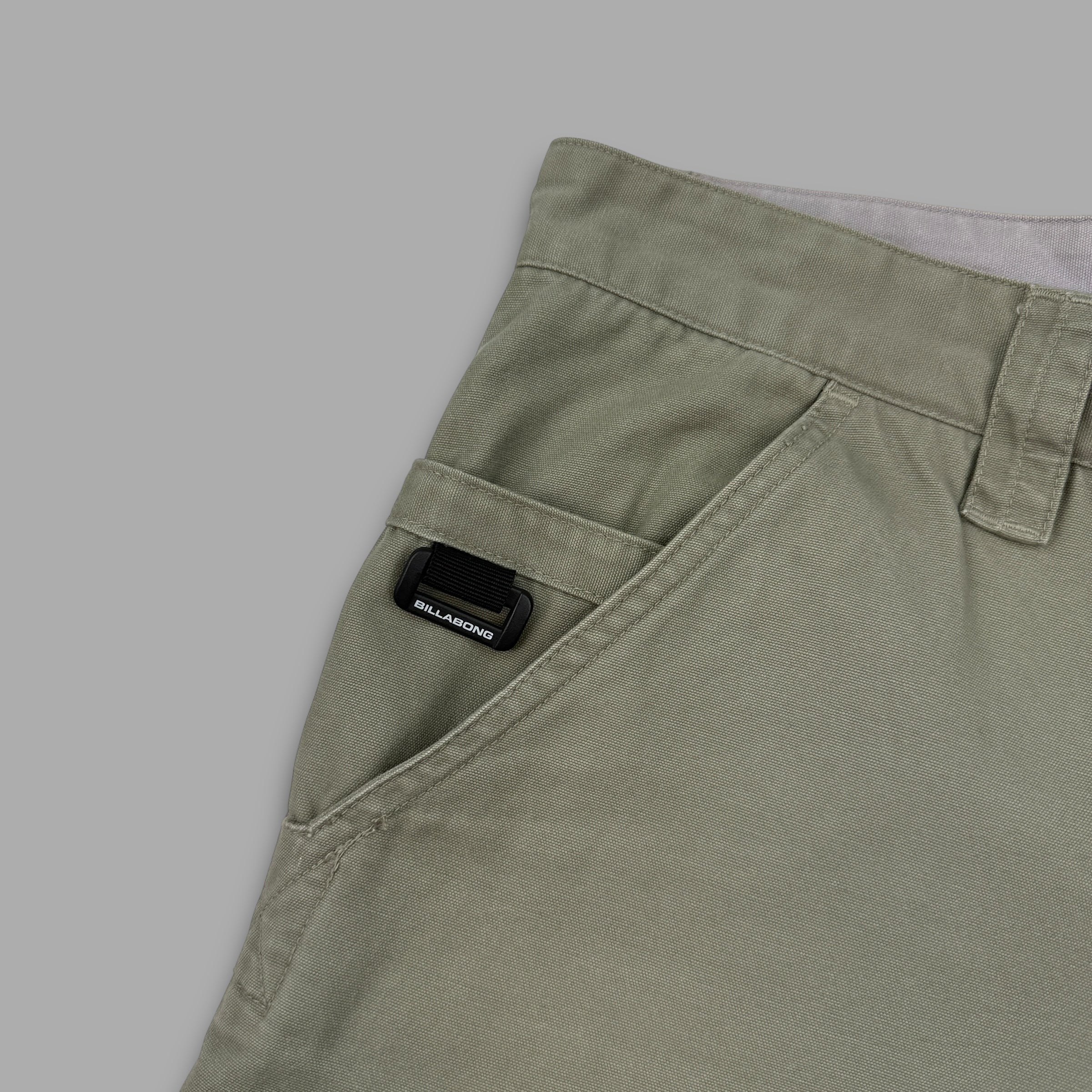 Billabong 2000's baggy wide leg spellout cargo shorts (M)