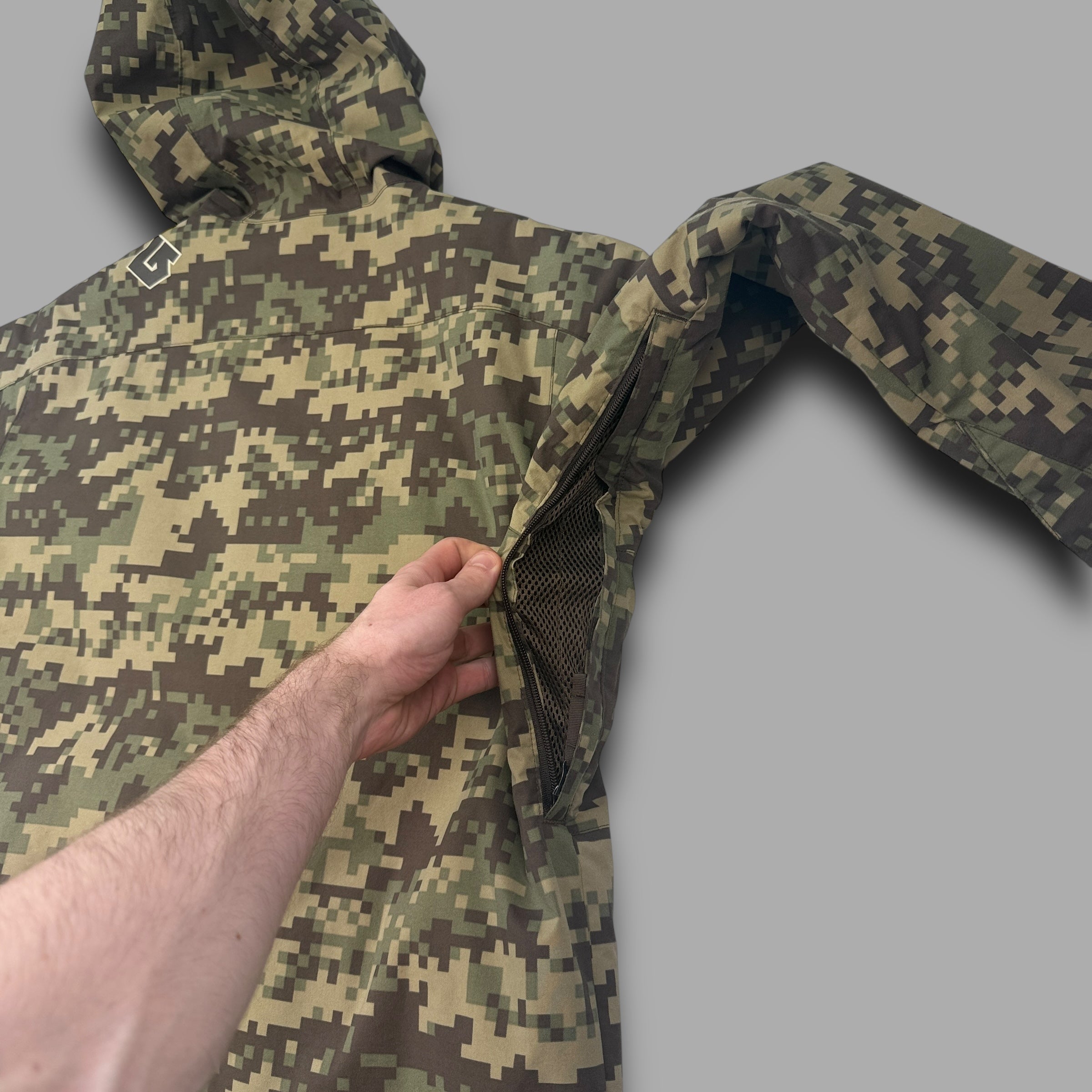 Burton 2000's technical multi-pocket camo ski jacket (S)