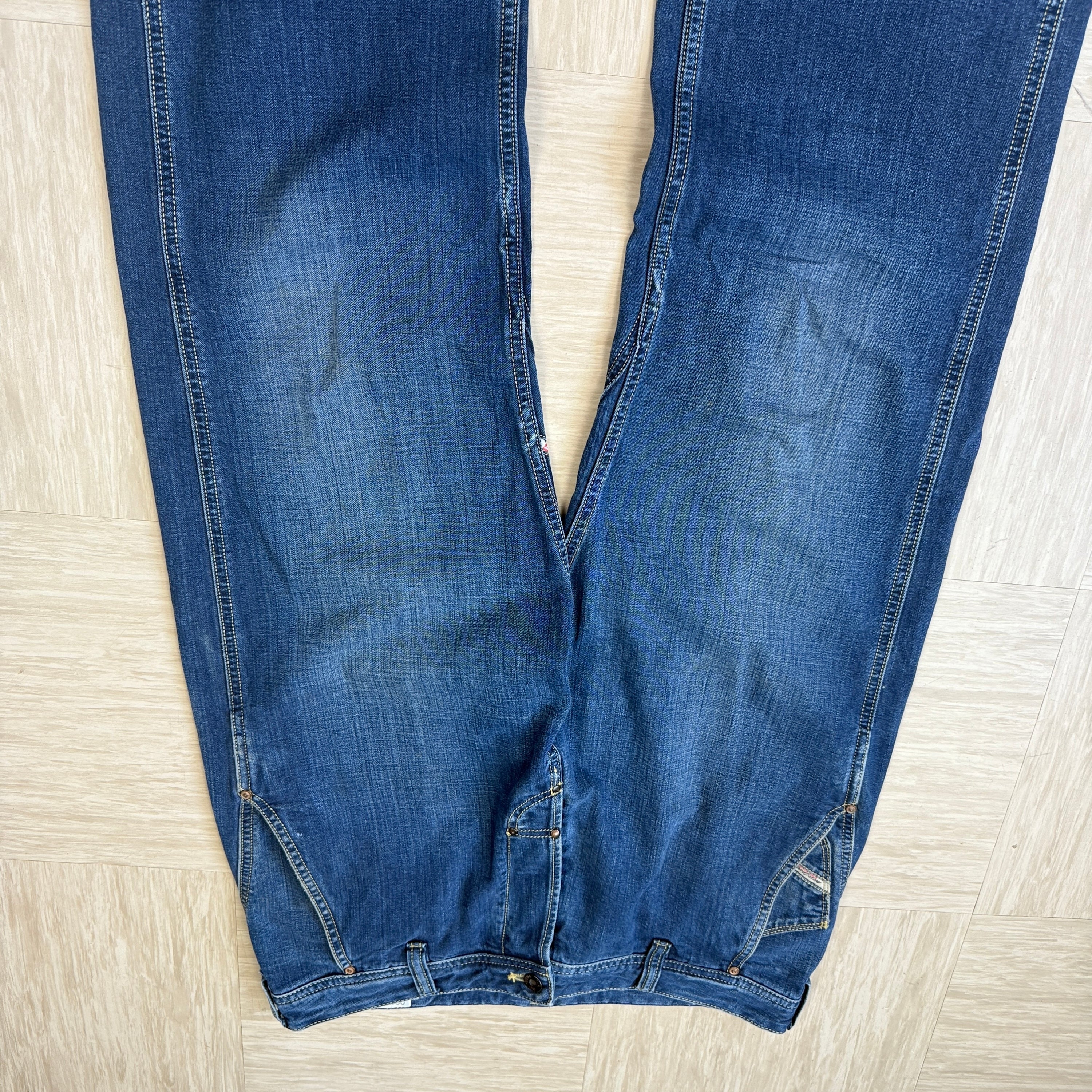Diesel 2000's relaxed fit pheyo bootcut denim jeans (S)