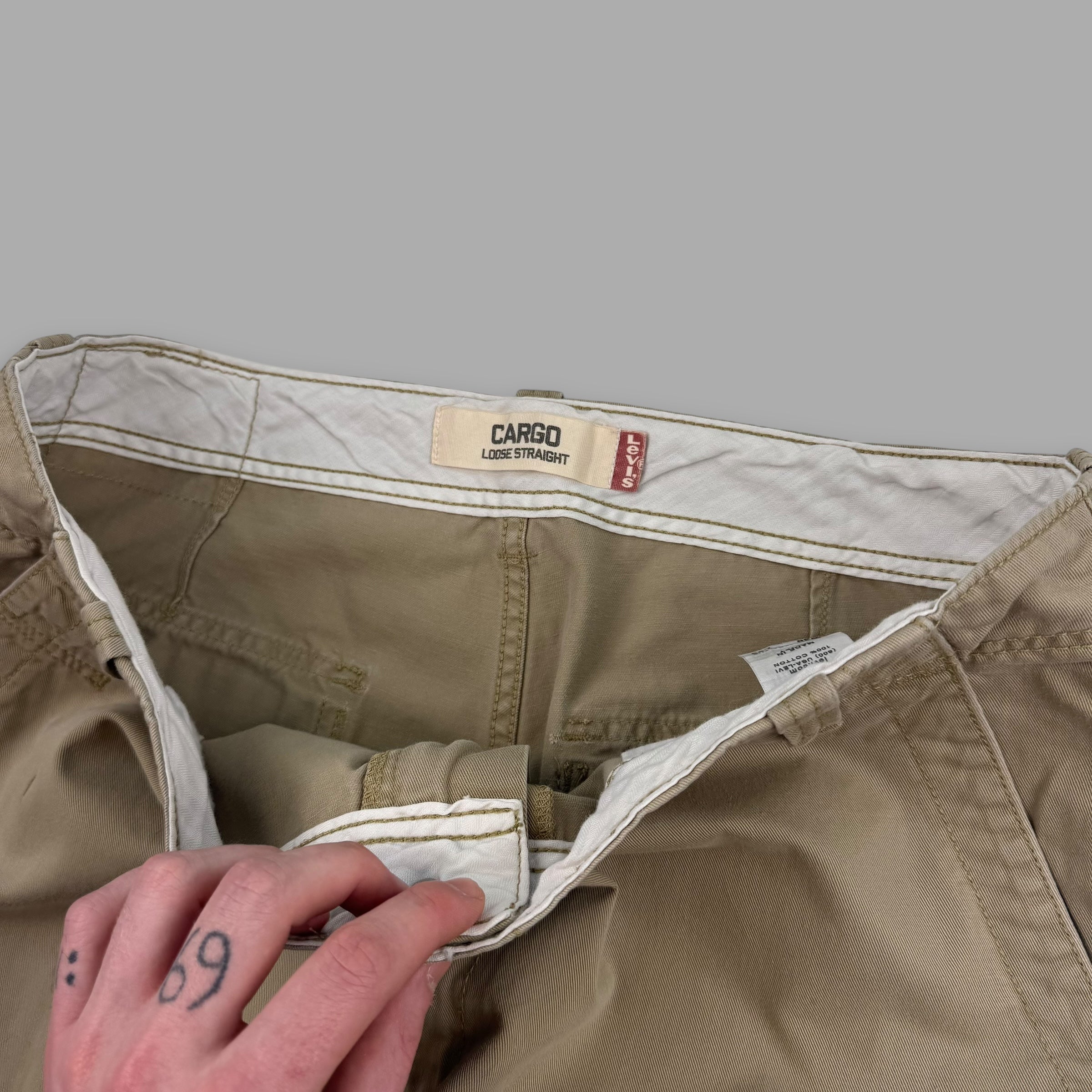 Levi's 2000's baggy wide leg loose fit cargo bottoms (M-L)