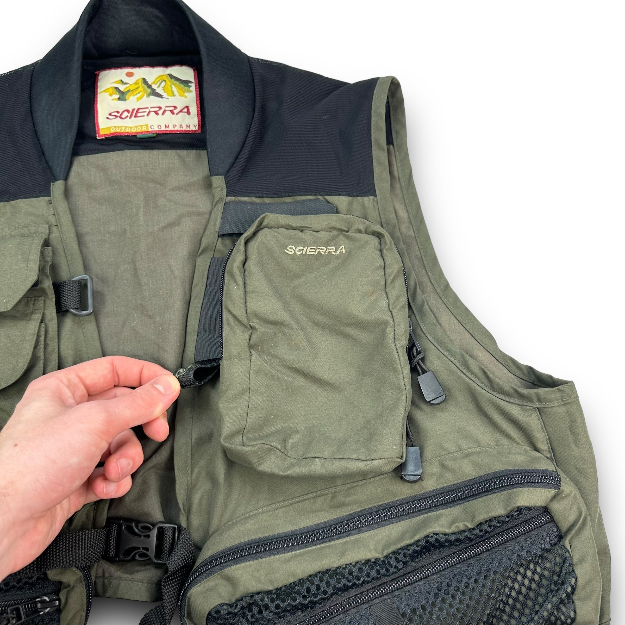 Scierra 2000's technical multi-pocket fishing vest (M)