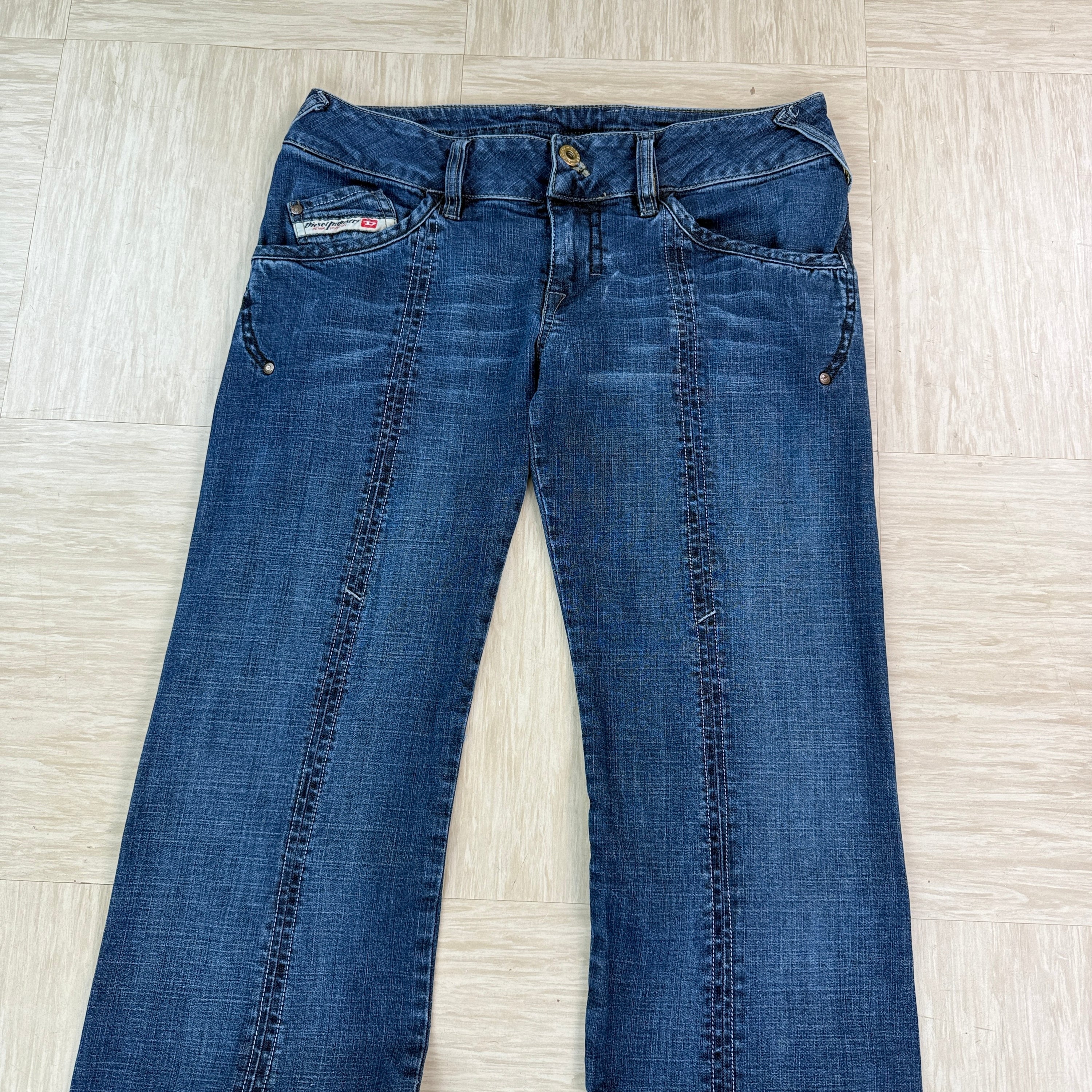 Diesel 2000's low waisted relaxed bootcut jeans (S)