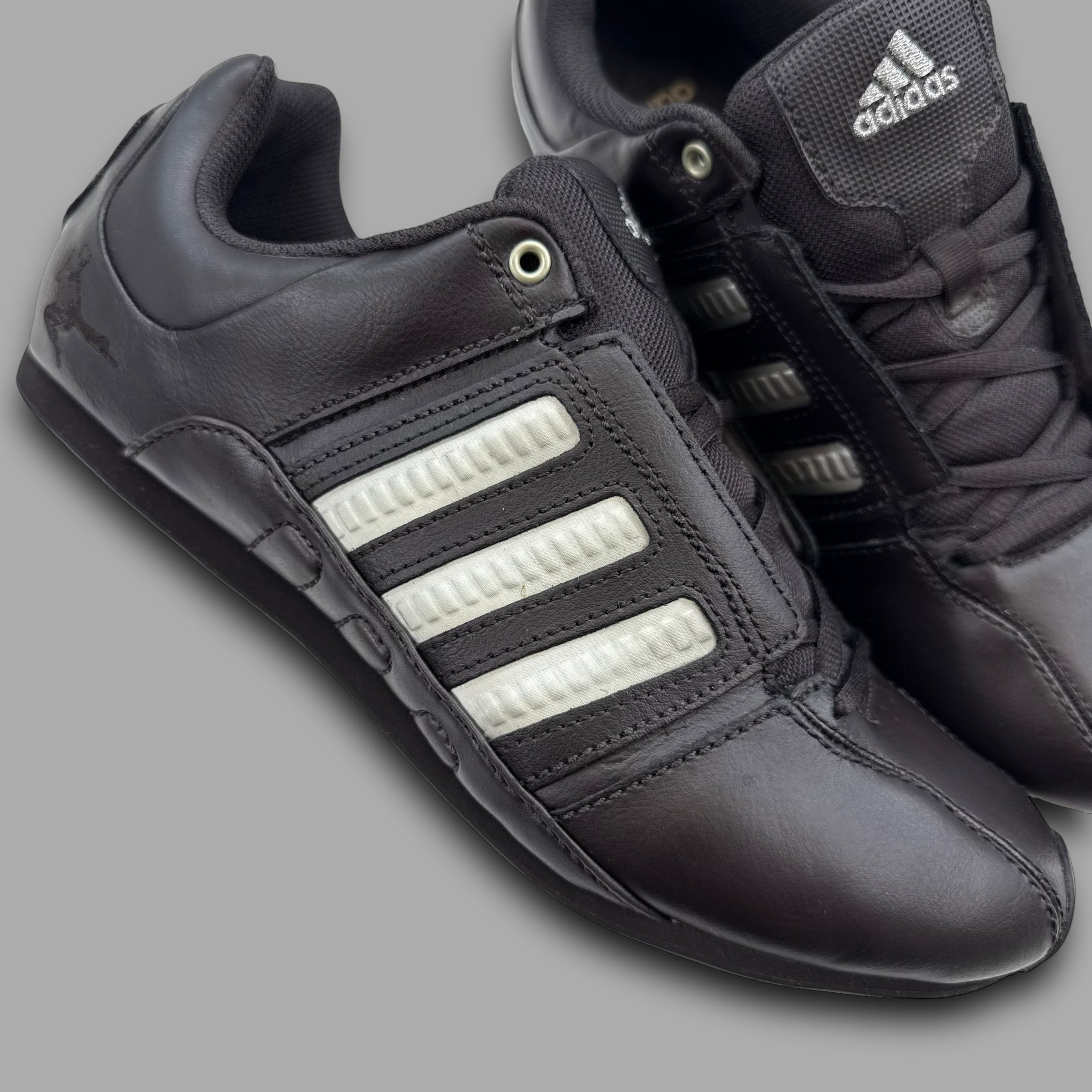 Adidas 2009 panelled martial arts shoe (UK8)
