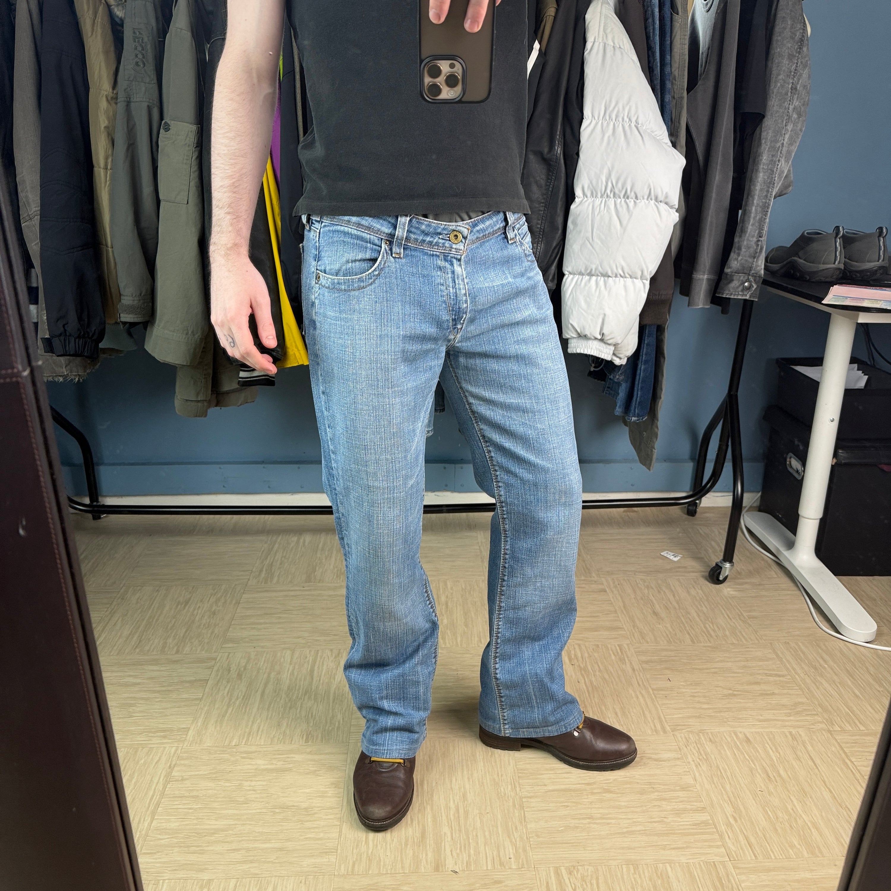 Levi's 572 2000's relaxed fit denim bootcut jeans (S)