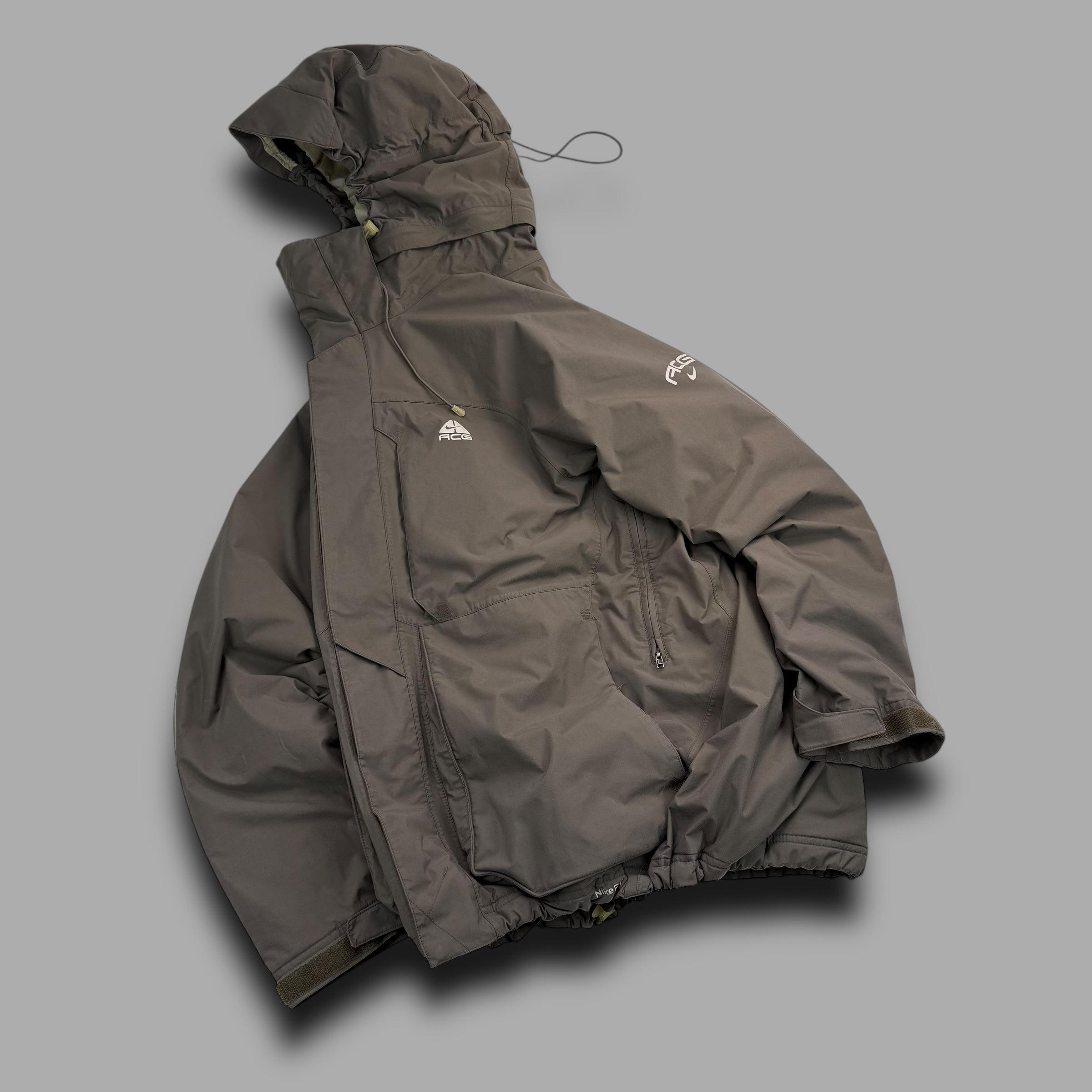 Nike ACG 2000's technical multi-pocket shell jacket (M-L)