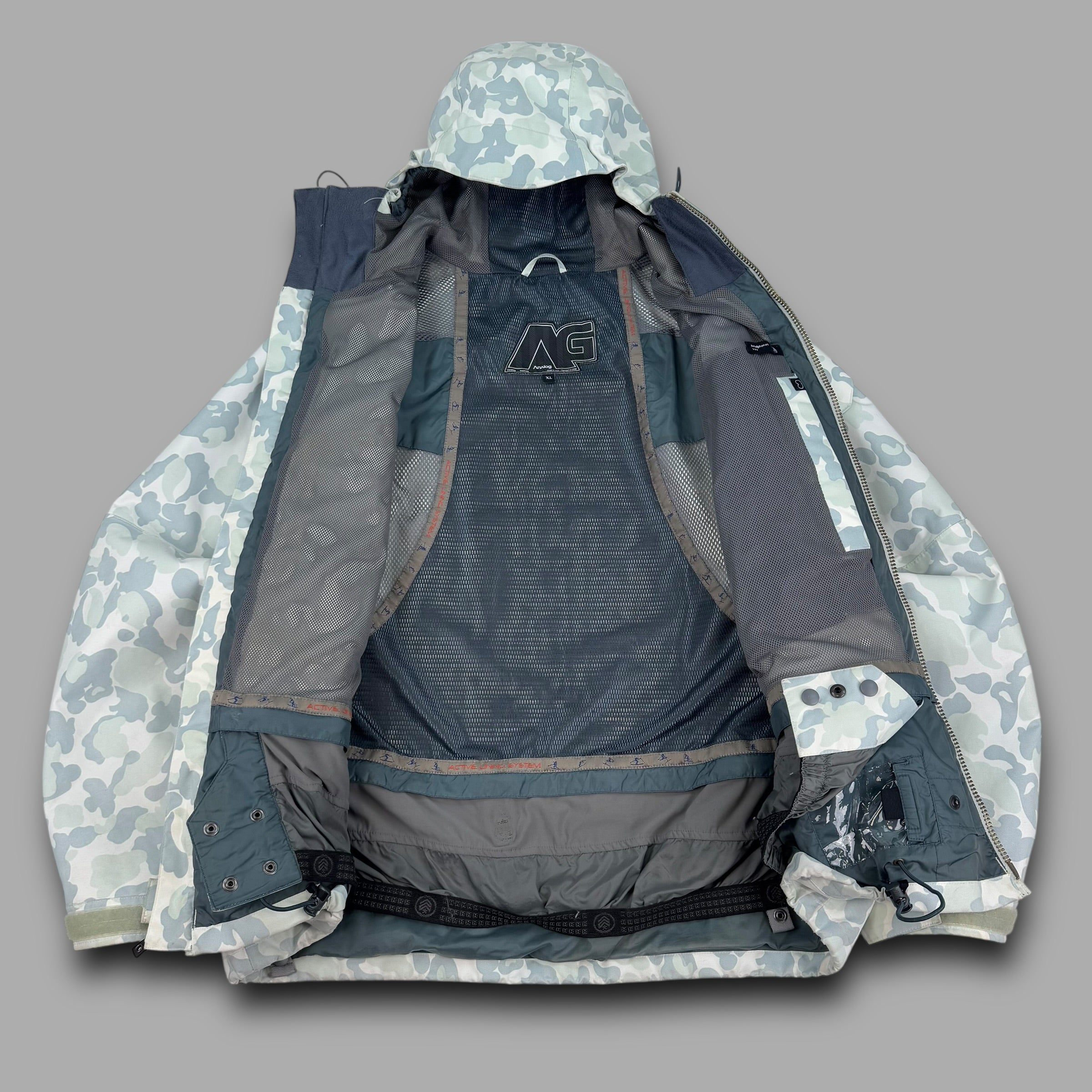 Burton Analog 2000's technical vented camo print hardshell ski jacket (XL)