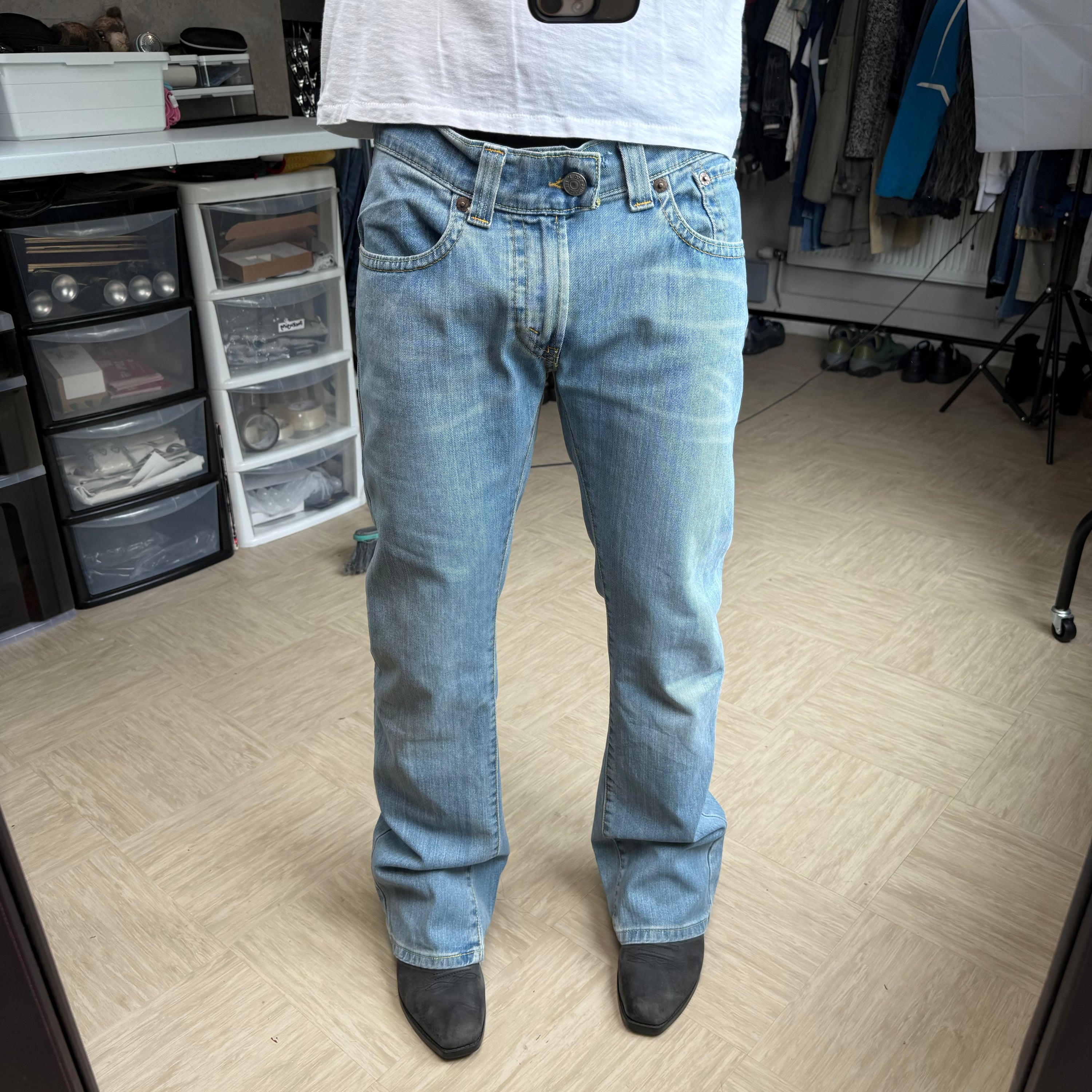 Levi's 542 2000's low waisted faded light denim flare jeans (S)
