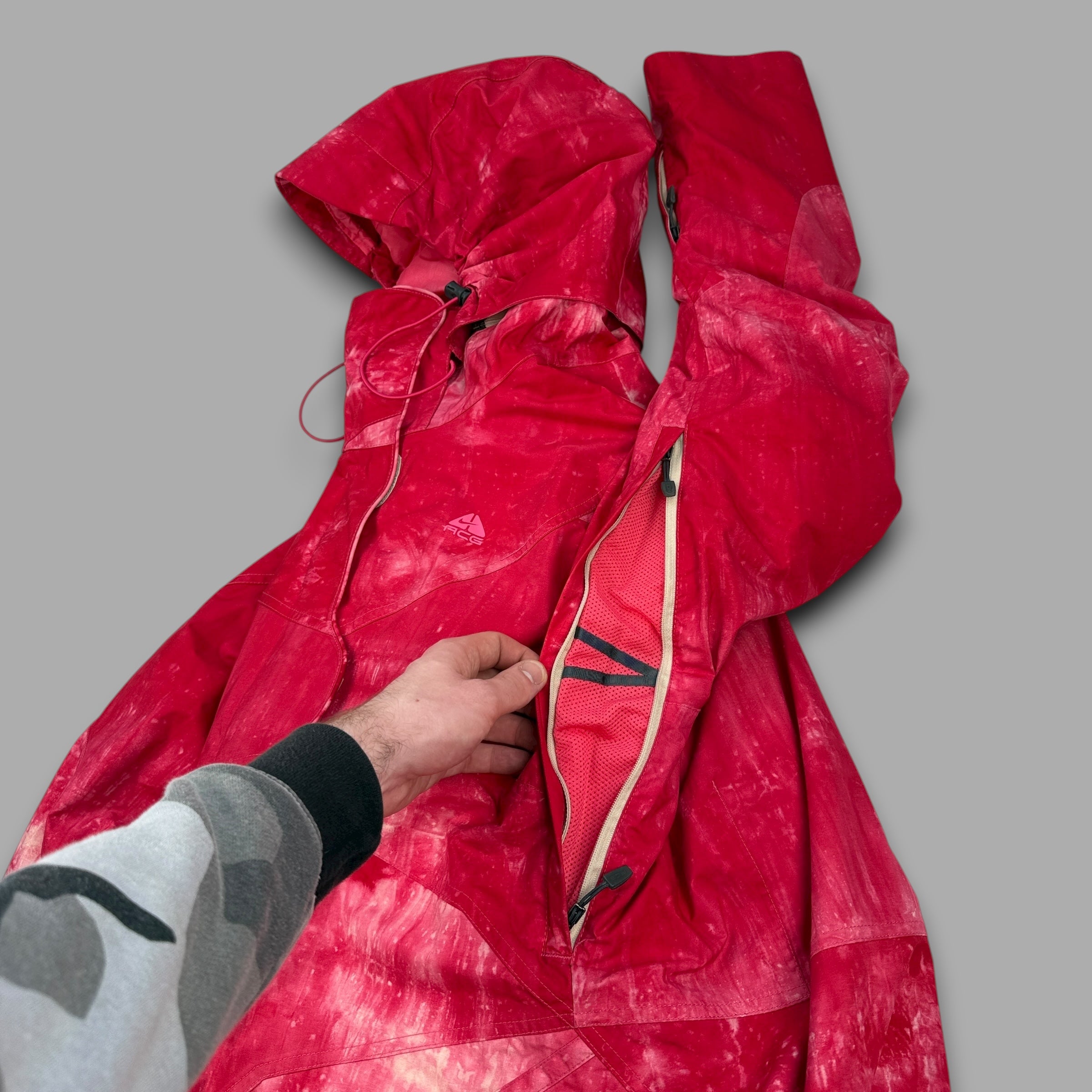 Nike ACG 2000's technical gradient padded dual pocket softshell jacket (M) wms