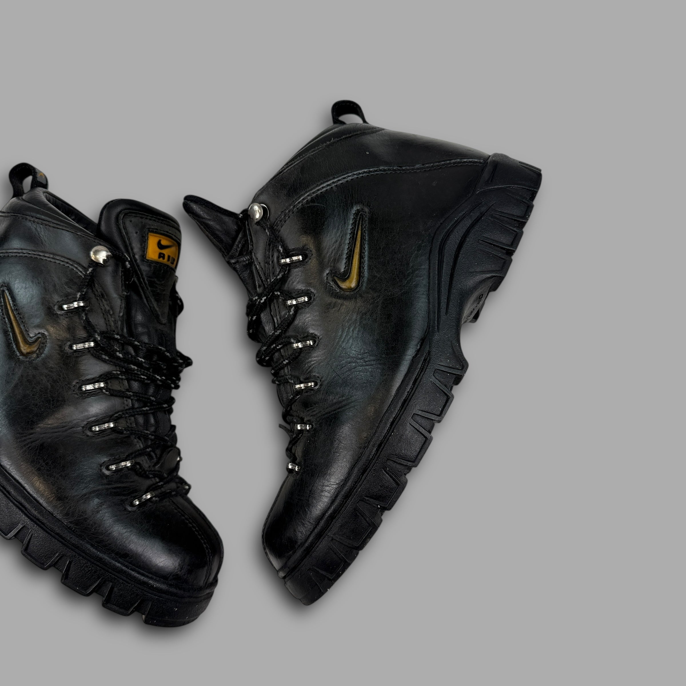 Nike ACG 1999 gimli black leather hiking boot (UK7)