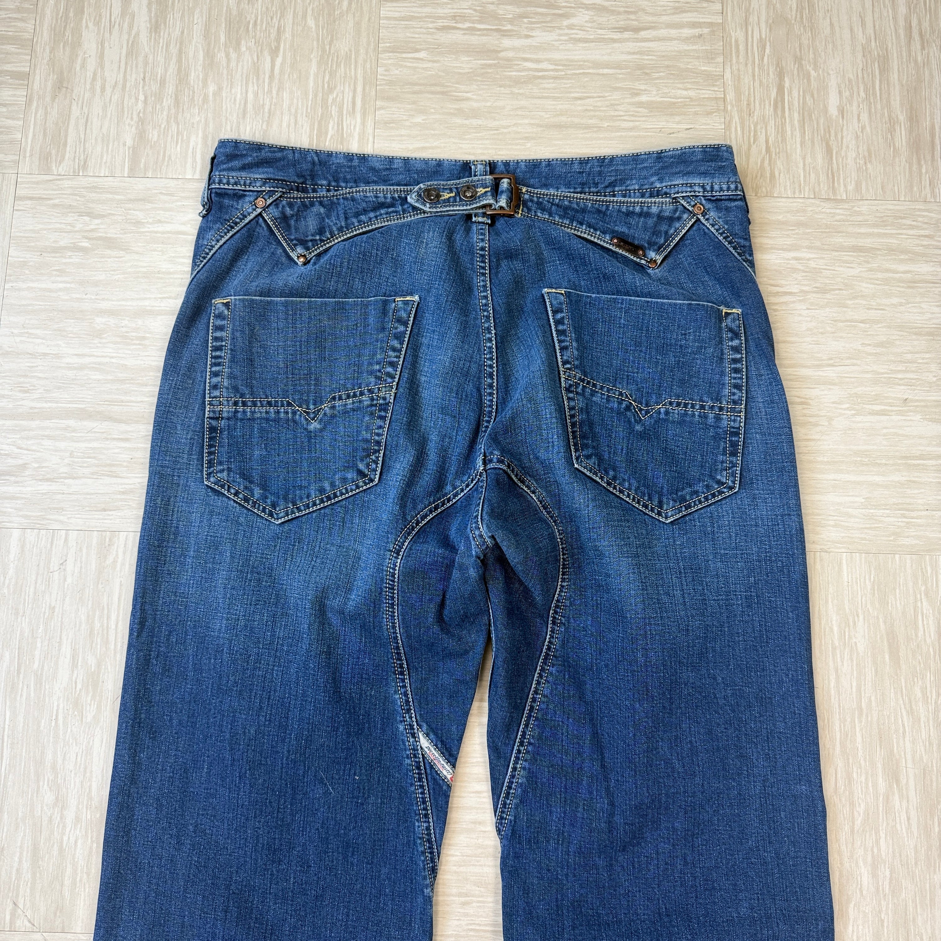Diesel 2000's relaxed fit pheyo bootcut denim jeans (S)