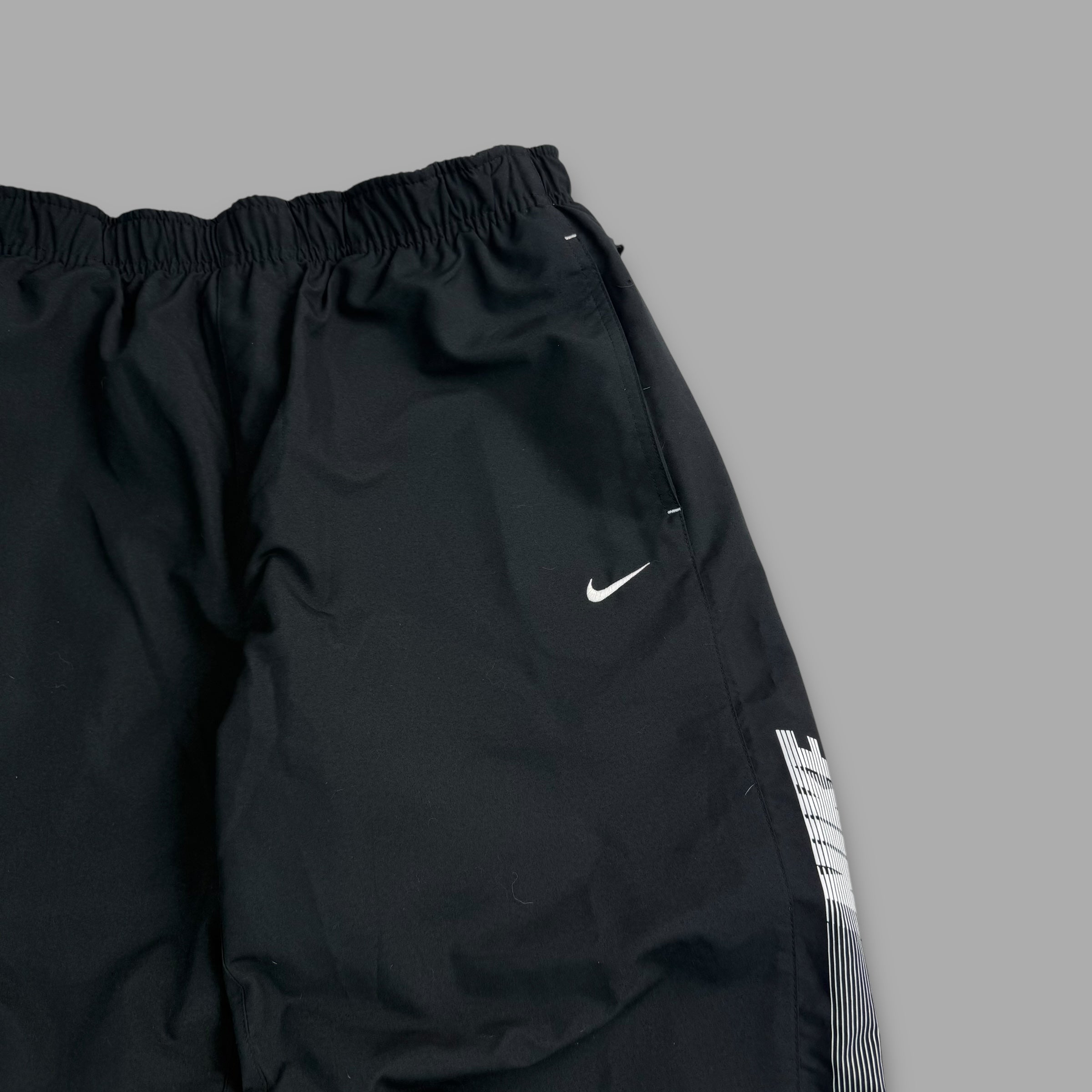 Nike 2000's baggy wide leg spellout shorts (M)