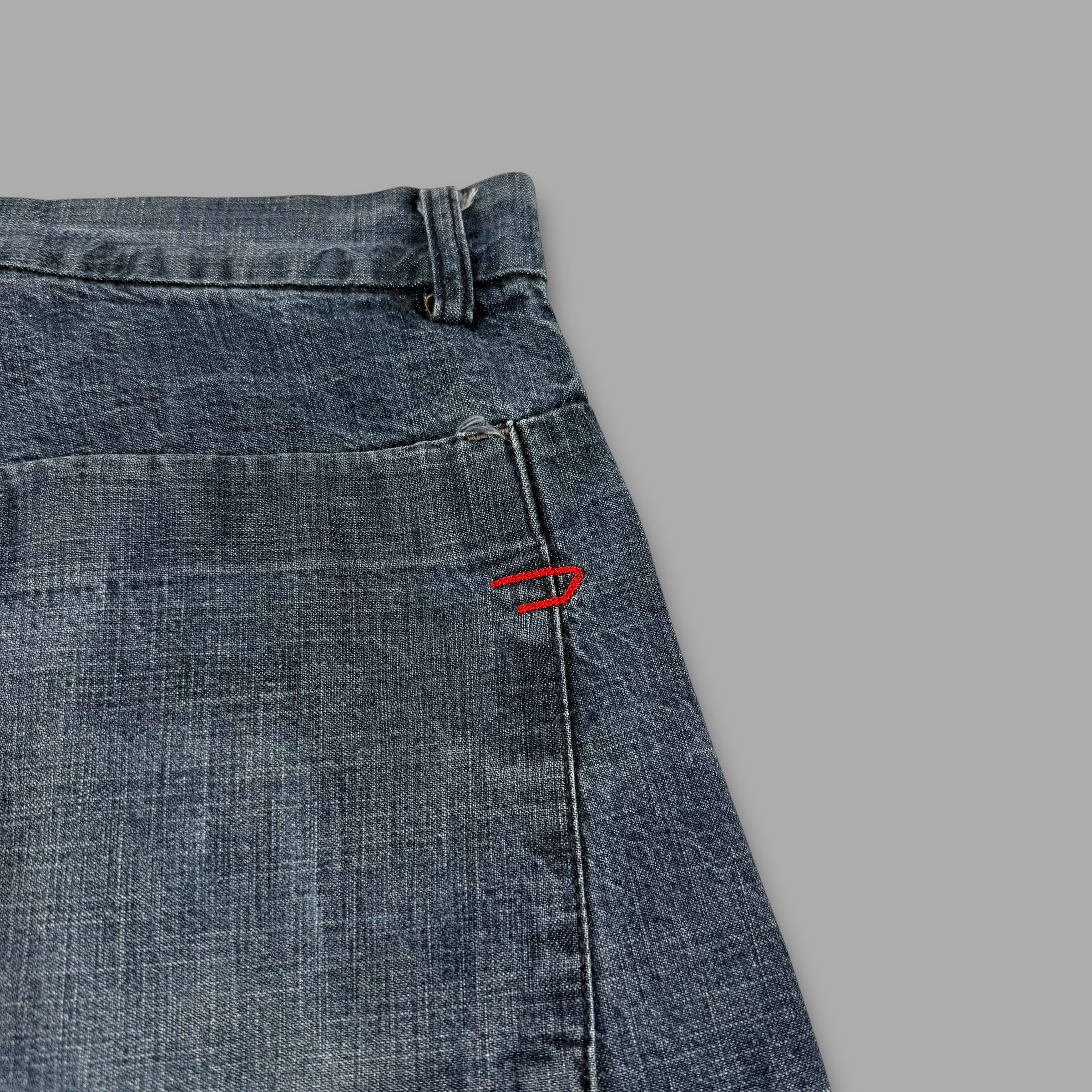 Diesel 2000's relaxed straight leg jeans (S)