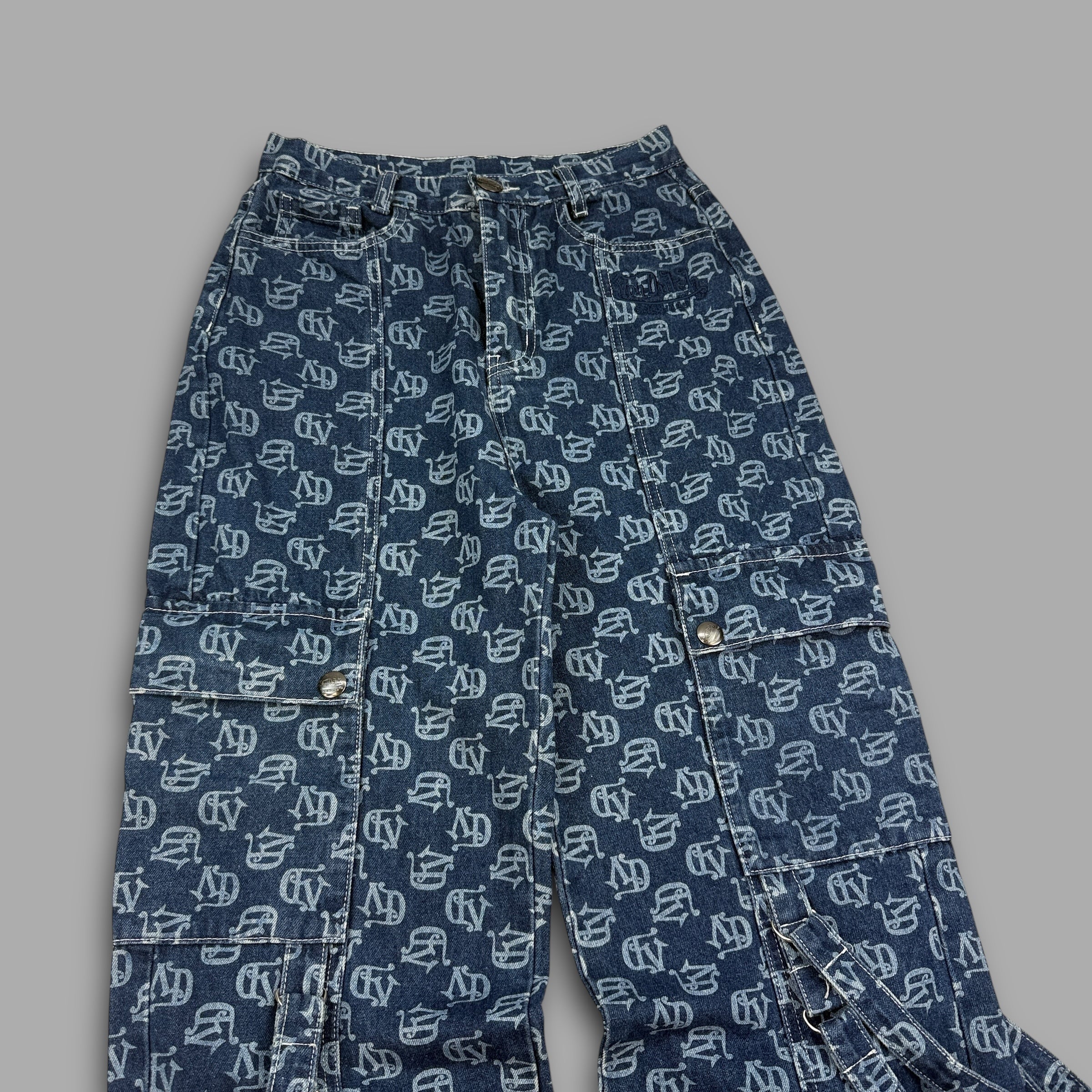 Von Dutch 2000's baggy monogram cargo jeans (M)