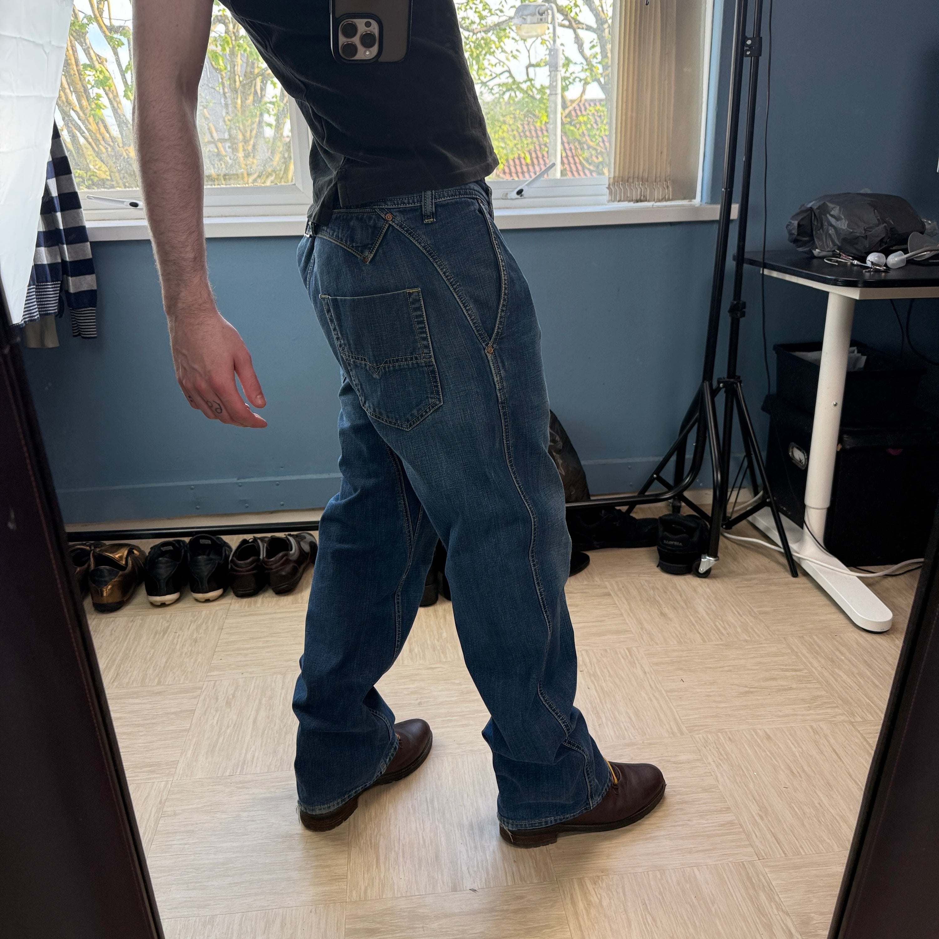 Diesel 2000's relaxed fit pheyo bootcut denim jeans (S)