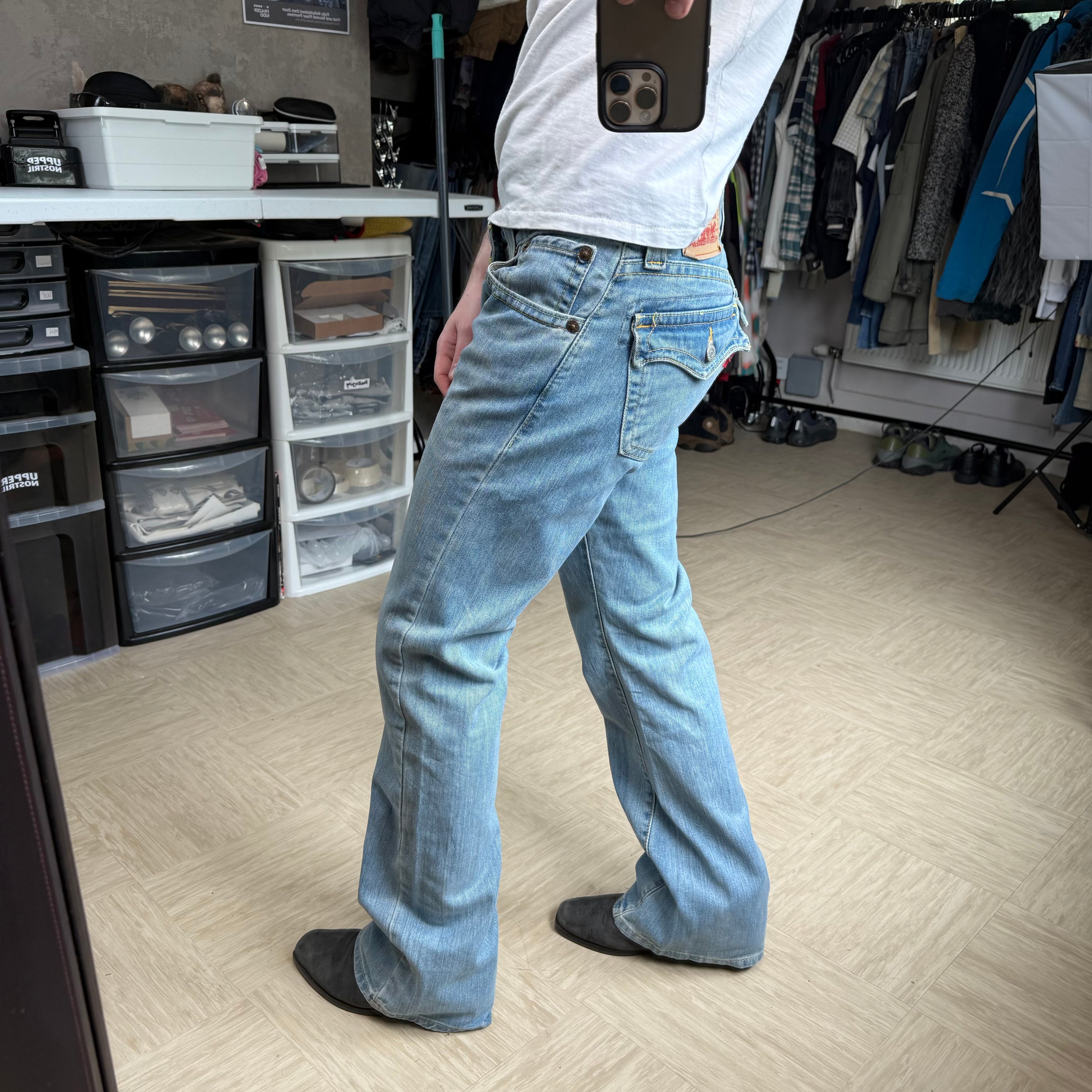 Levi's 542 2000's low waisted faded light denim flare jeans (S)