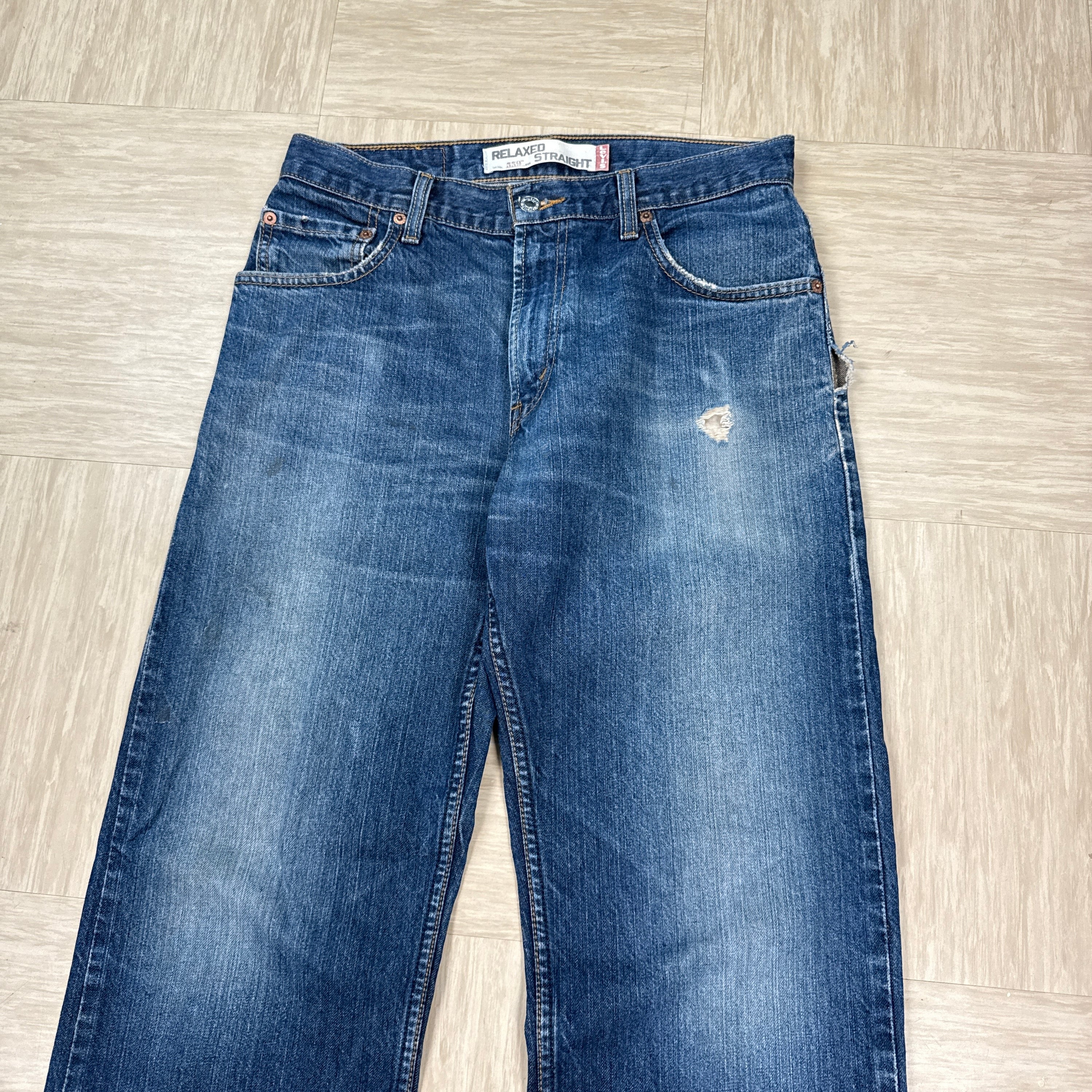 Levi's 559 2000's relaxed straight fit distressed jeans (S-M)