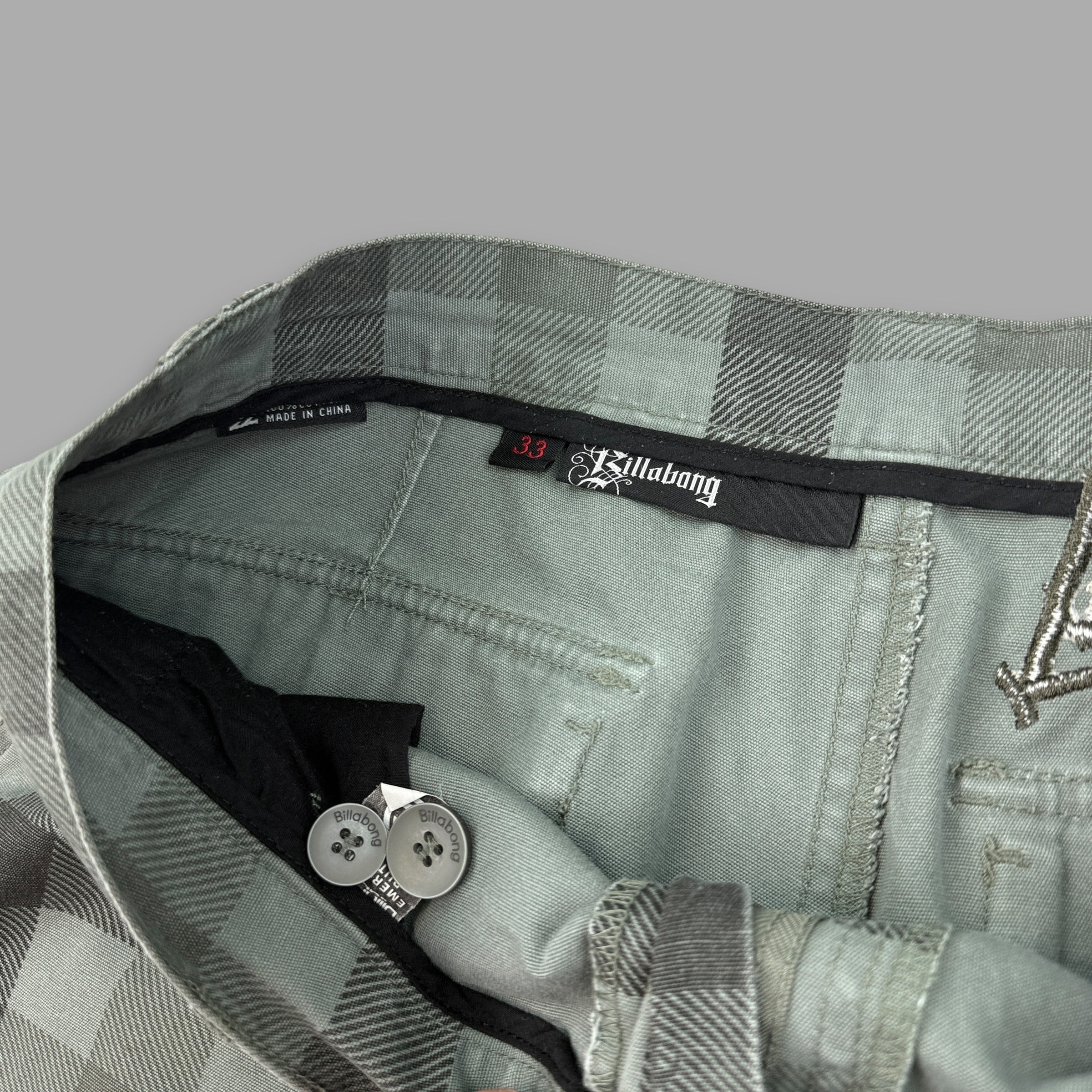 Billabong 2000's baggy wide leg plaid cargo shorts (M-L)