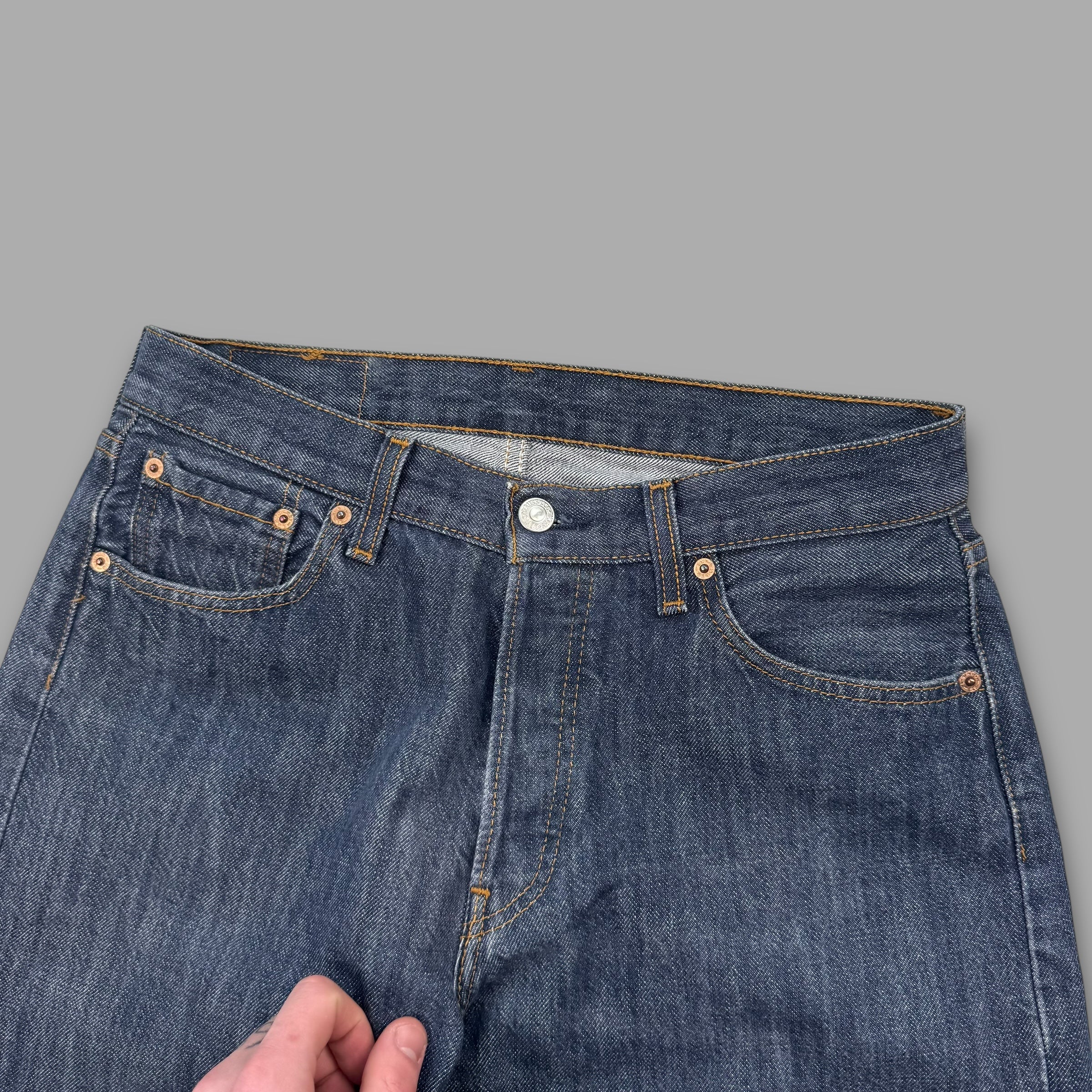 Levi 501 relaxed straight fit denim jeans (M)