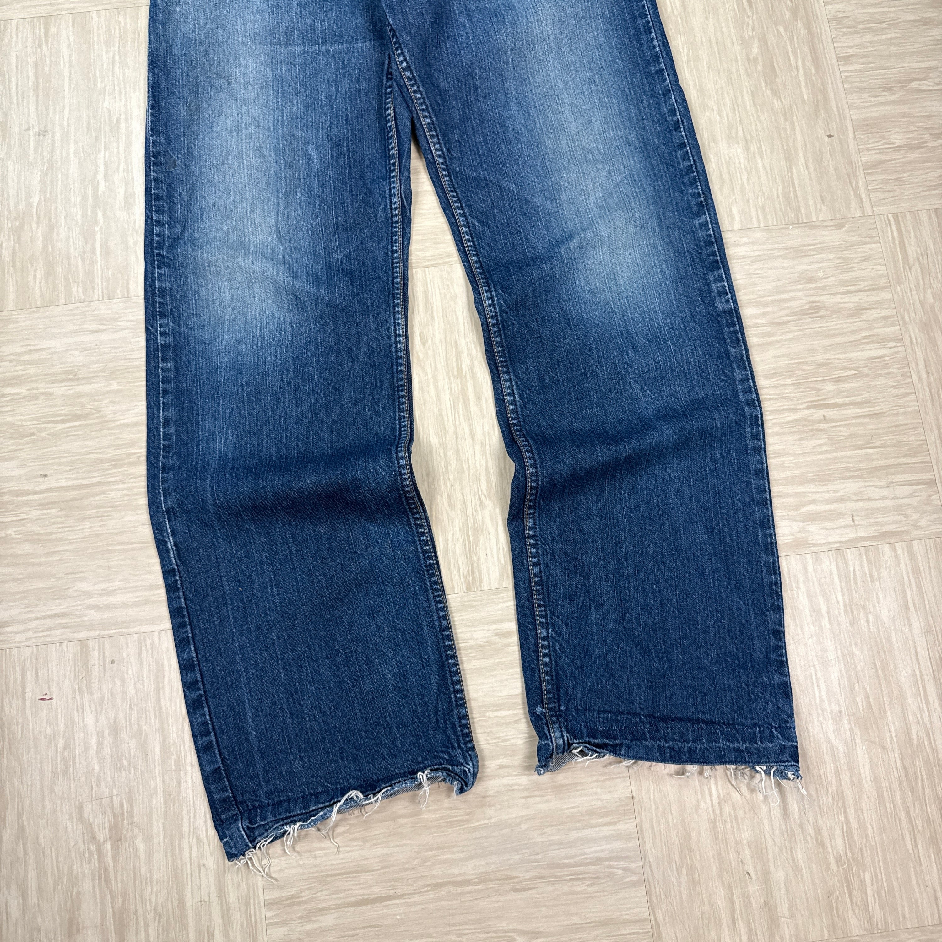 Levi's 559 2000's relaxed straight fit distressed jeans (S-M)