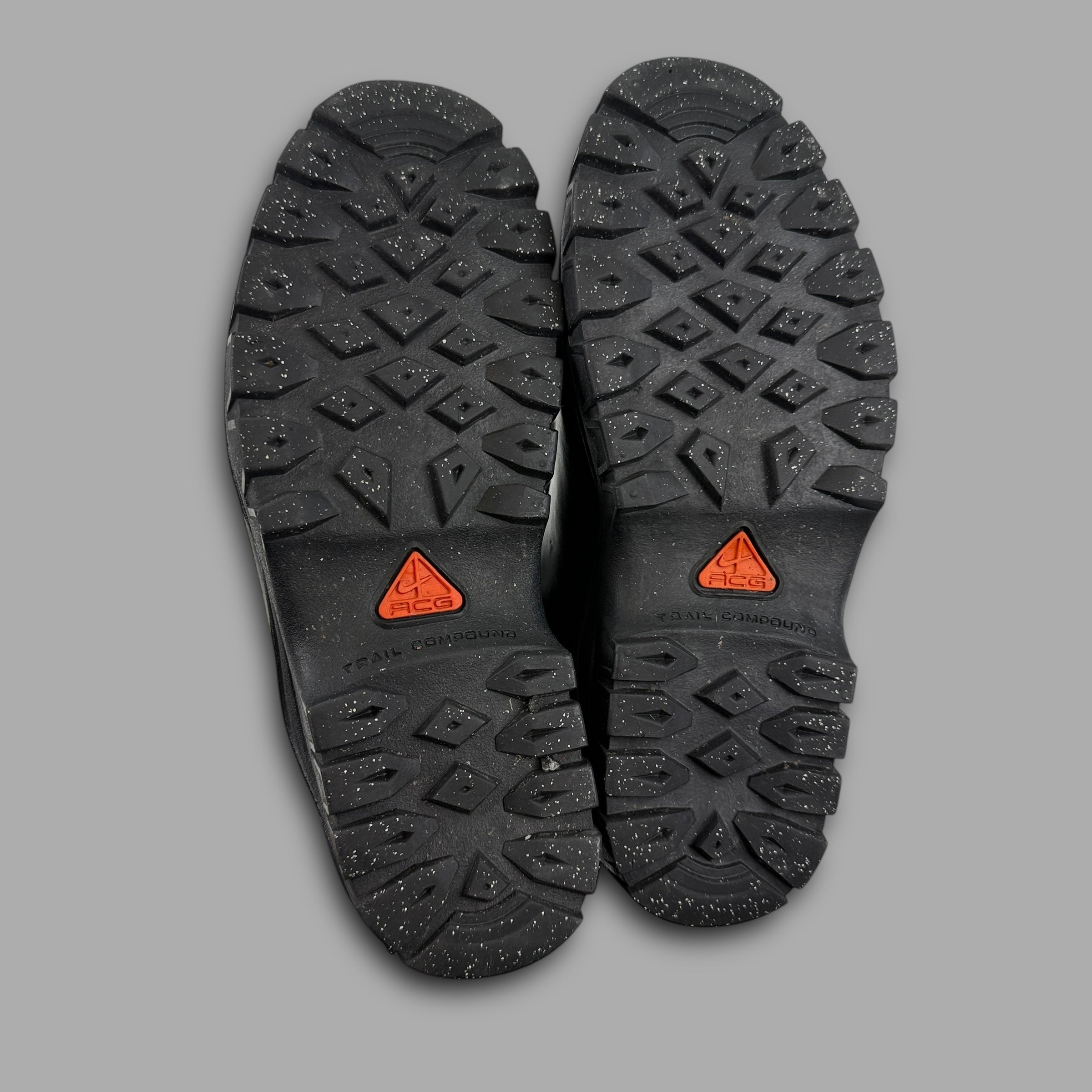 Nike ACG 1999 gimli black leather hiking boot (UK7)